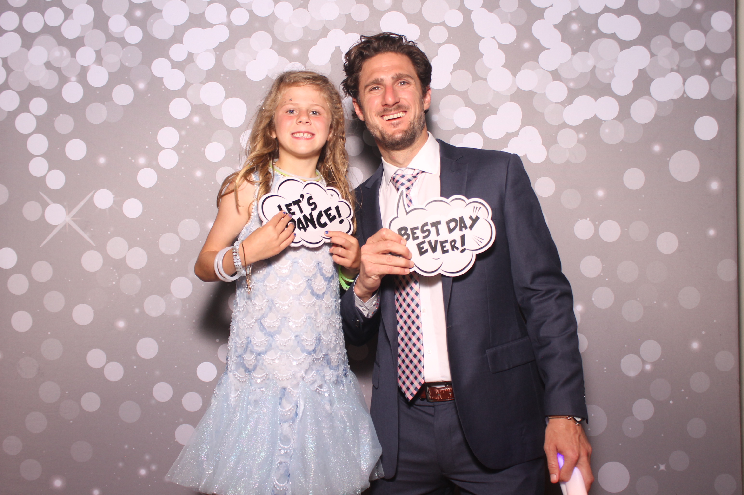Mariemount Father Daughter Dance | View more photos from the event at gallery.photoboothcincy.com/u/PhotoBoothCincy/Mariemount-Father-Daughter-Dance-1
