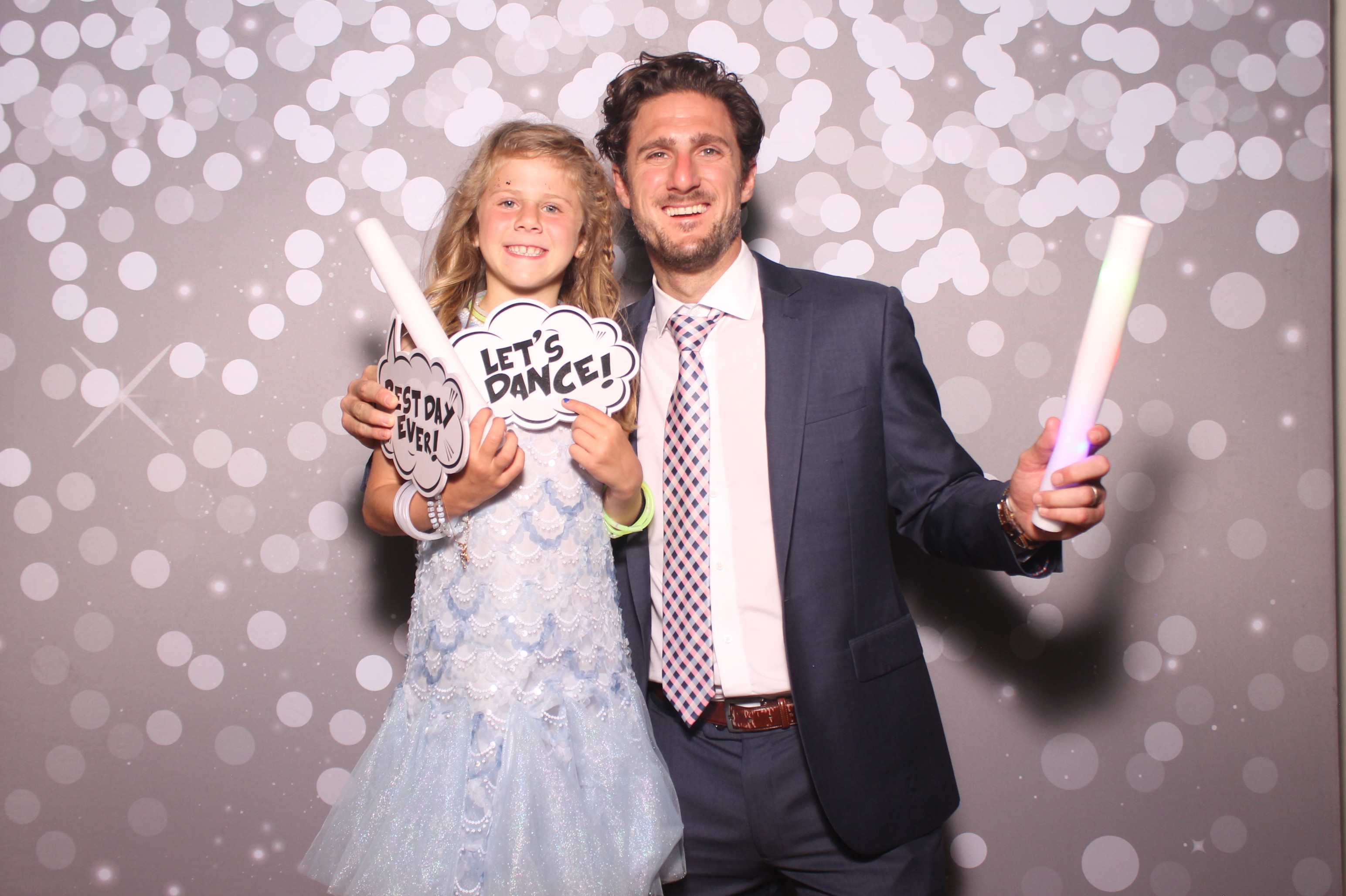 Mariemount Father Daughter Dance | View more photos from the event at gallery.photoboothcincy.com/u/PhotoBoothCincy/Mariemount-Father-Daughter-Dance-1