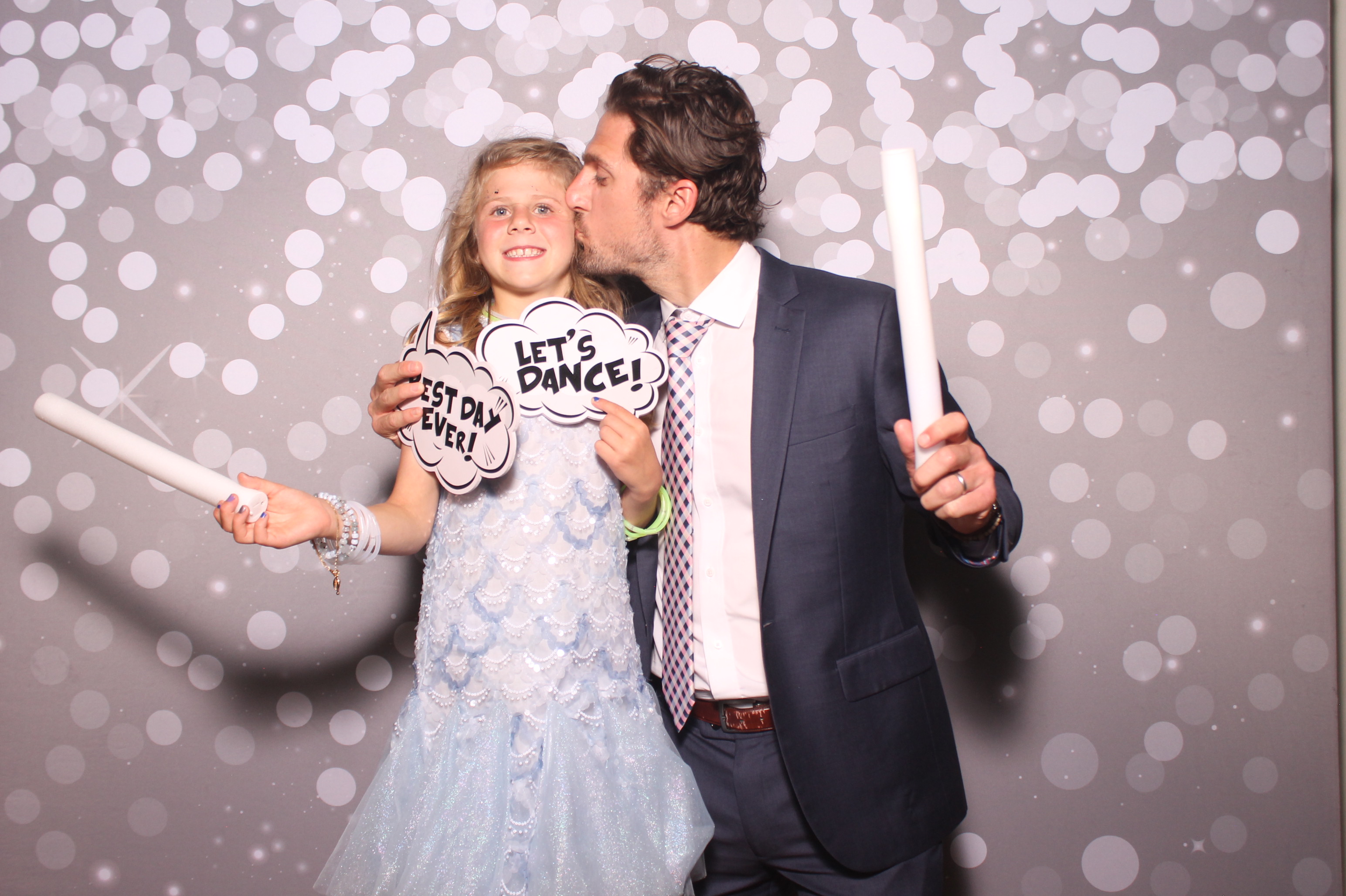 Mariemount Father Daughter Dance | View more photos from the event at gallery.photoboothcincy.com/u/PhotoBoothCincy/Mariemount-Father-Daughter-Dance-1