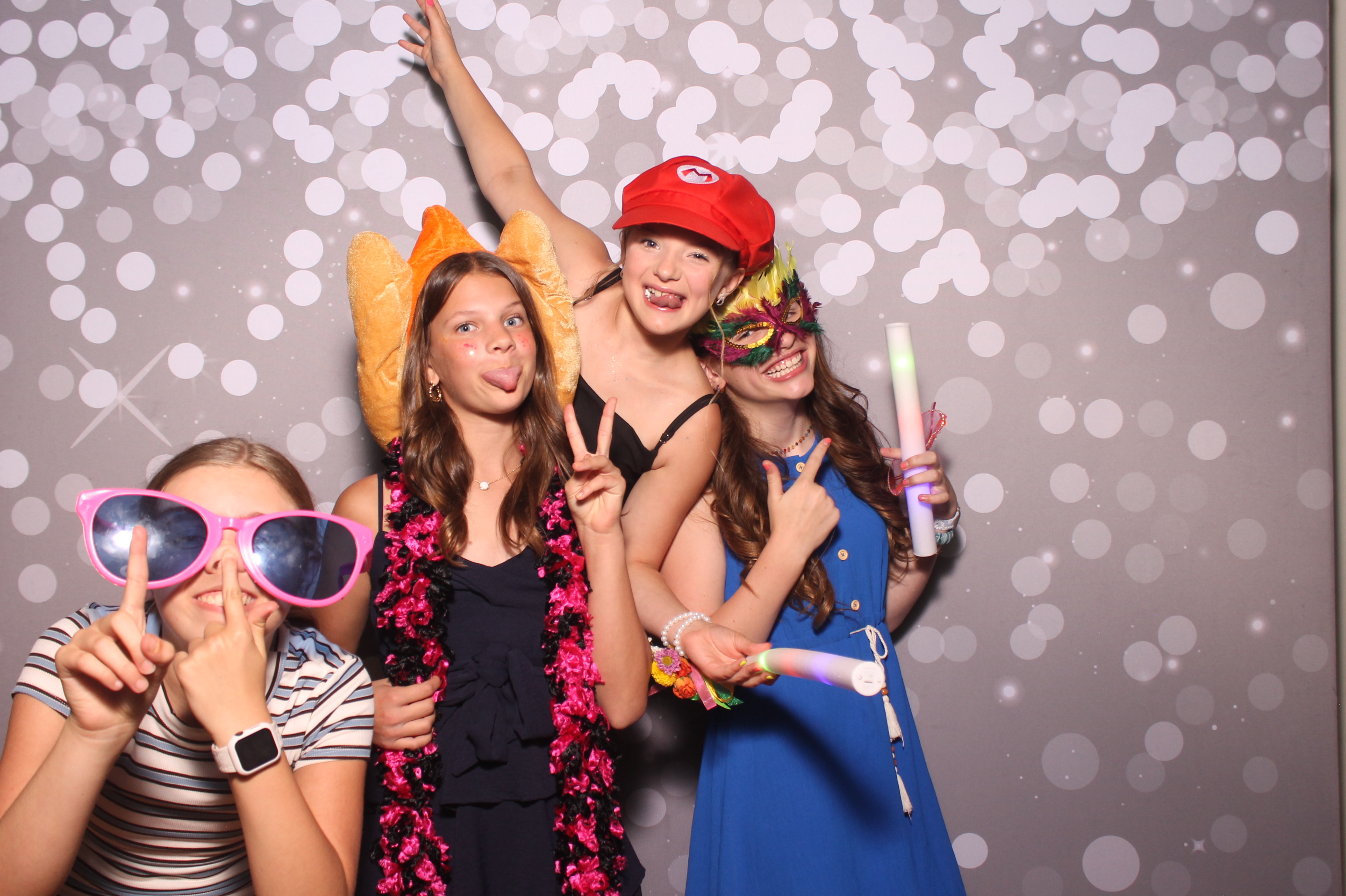 Mariemount Father Daughter Dance | View more photos from the event at gallery.photoboothcincy.com/u/PhotoBoothCincy/Mariemount-Father-Daughter-Dance-1