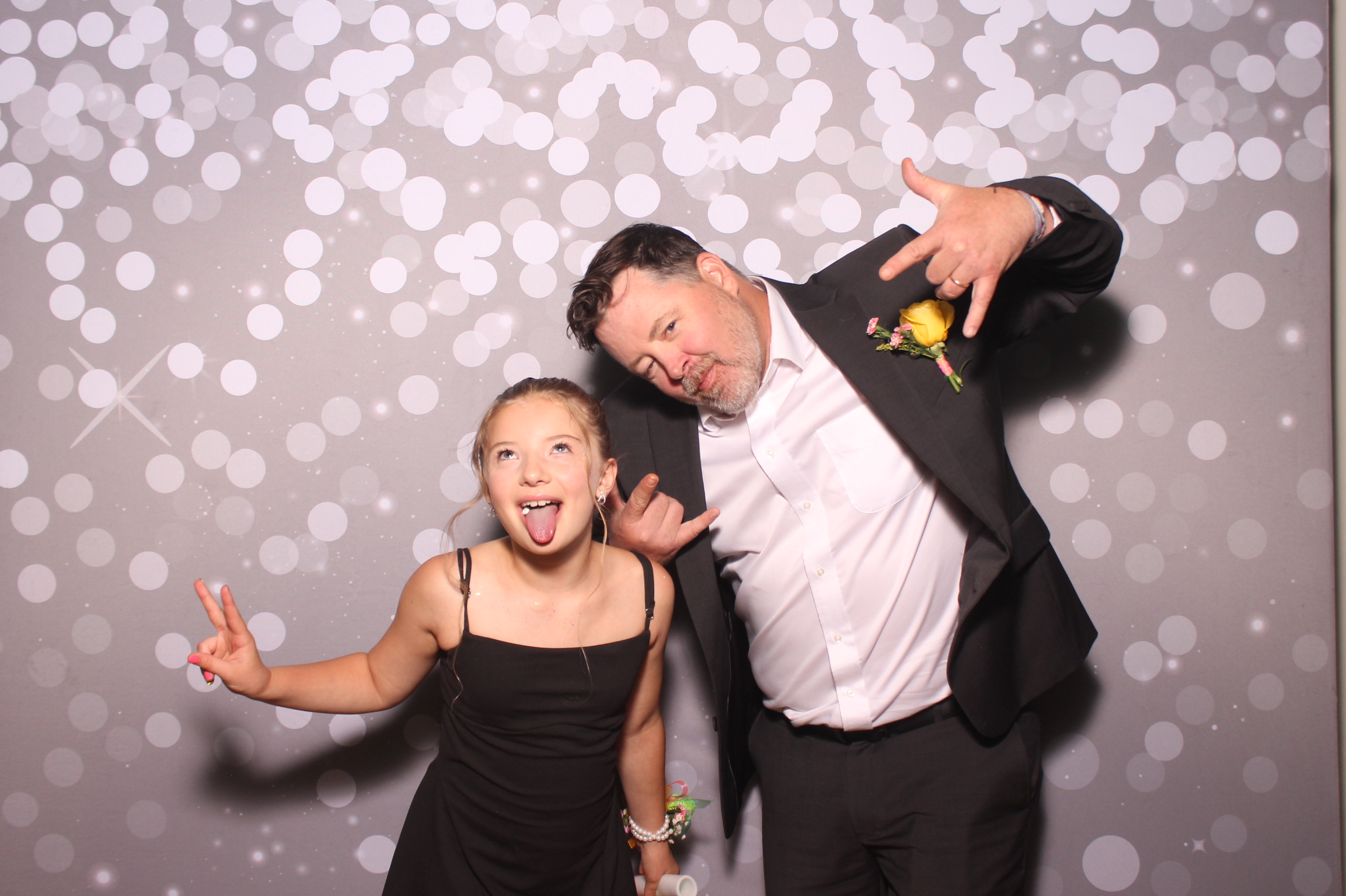 Mariemount Father Daughter Dance | View more photos from the event at gallery.photoboothcincy.com/u/PhotoBoothCincy/Mariemount-Father-Daughter-Dance-1
