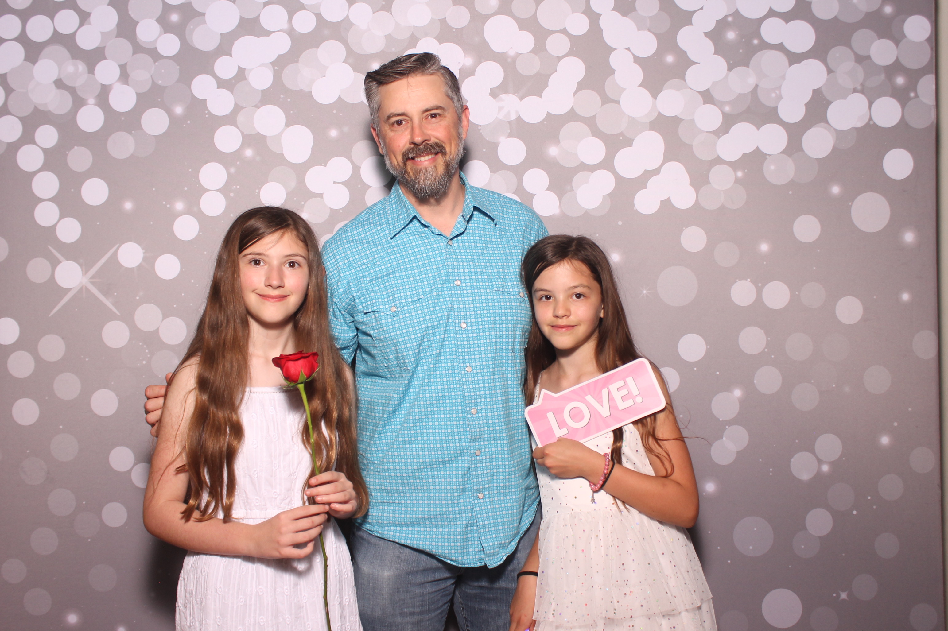 Mariemount Father Daughter Dance | View more photos from the event at gallery.photoboothcincy.com/u/PhotoBoothCincy/Mariemount-Father-Daughter-Dance-1
