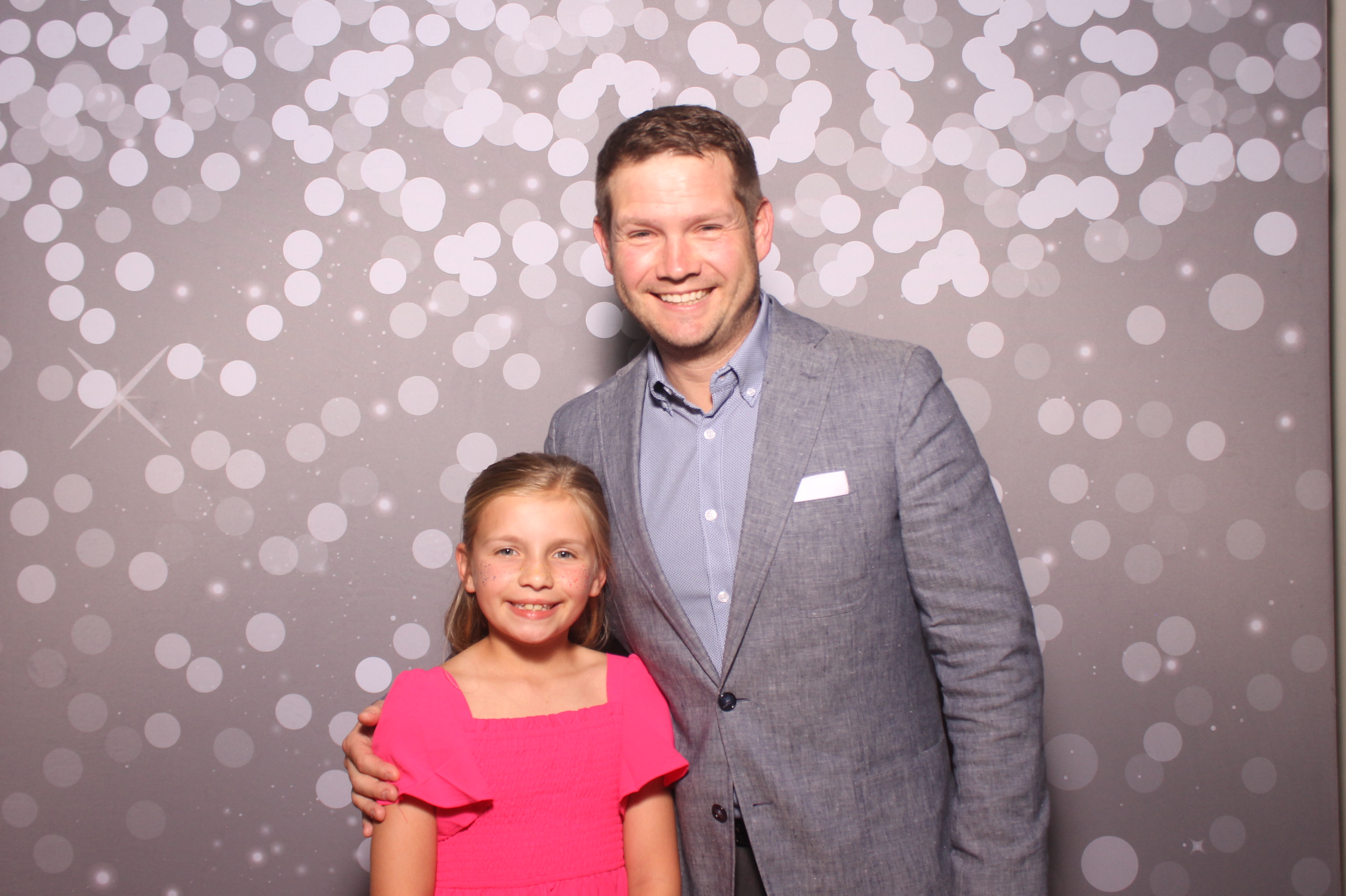 Mariemount Father Daughter Dance | View more photos from the event at gallery.photoboothcincy.com/u/PhotoBoothCincy/Mariemount-Father-Daughter-Dance-1