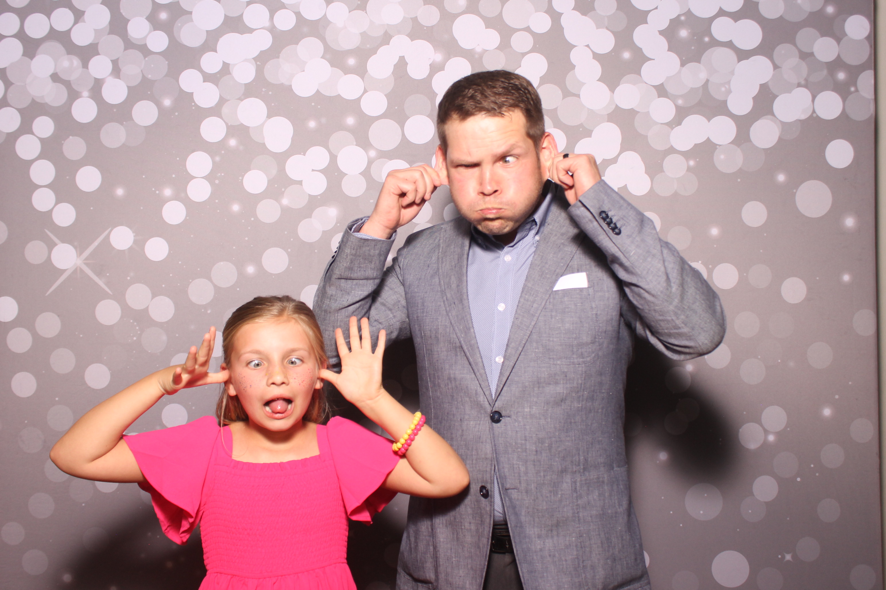 Mariemount Father Daughter Dance | View more photos from the event at gallery.photoboothcincy.com/u/PhotoBoothCincy/Mariemount-Father-Daughter-Dance-1