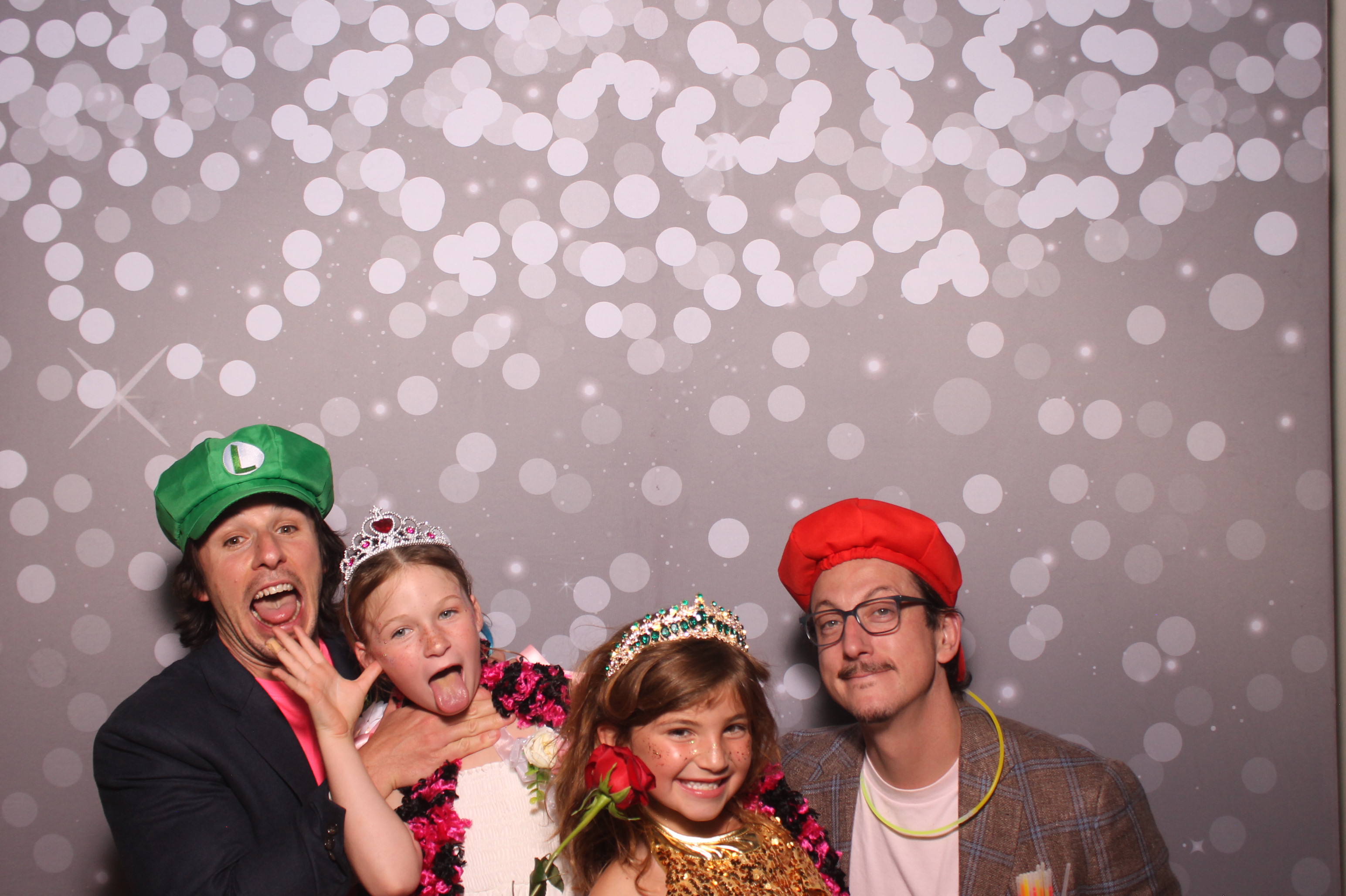 Mariemount Father Daughter Dance | View more photos from the event at gallery.photoboothcincy.com/u/PhotoBoothCincy/Mariemount-Father-Daughter-Dance-1