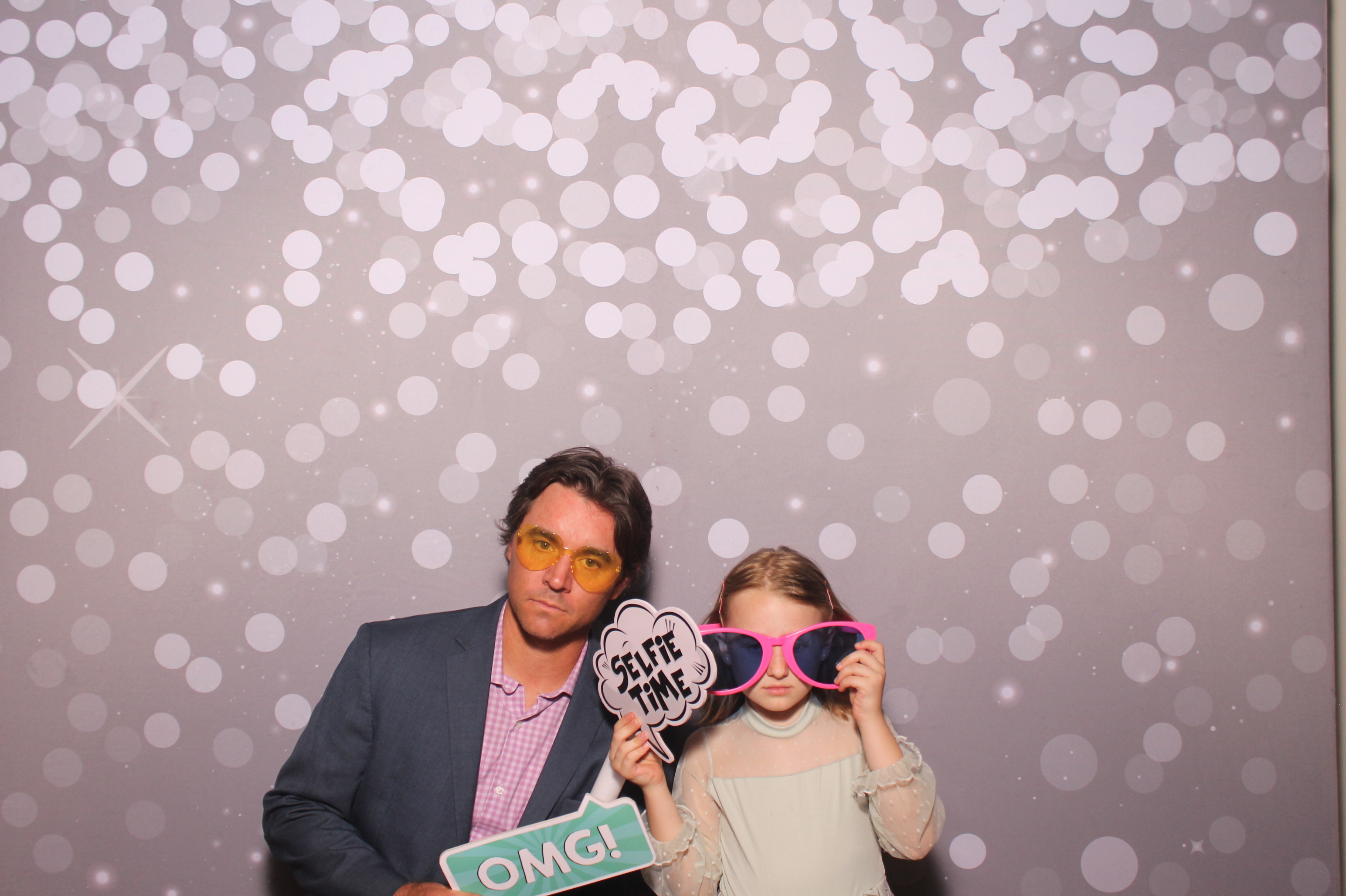Mariemount Father Daughter Dance | View more photos from the event at gallery.photoboothcincy.com/u/PhotoBoothCincy/Mariemount-Father-Daughter-Dance-1