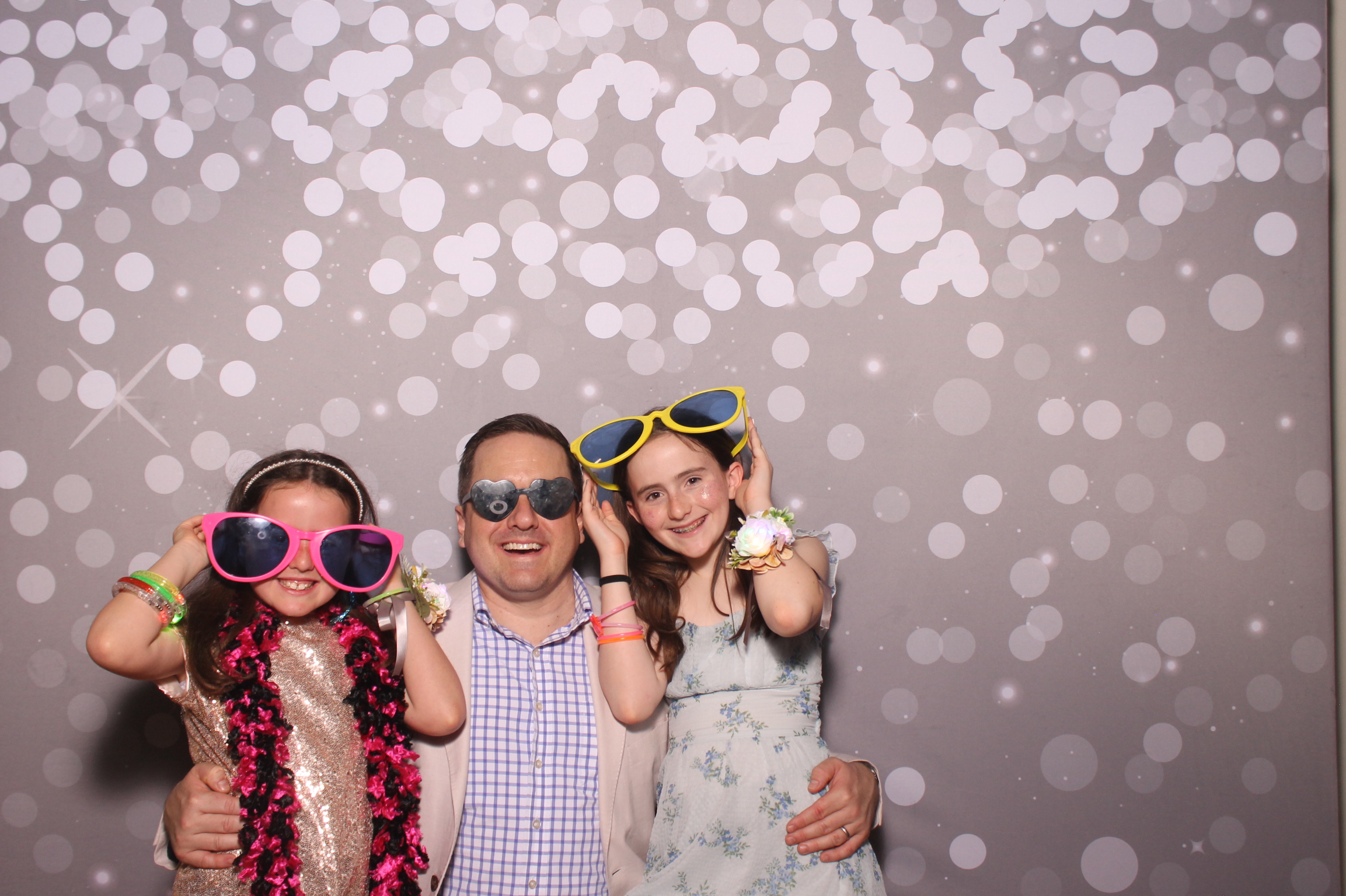 Mariemount Father Daughter Dance | View more photos from the event at gallery.photoboothcincy.com/u/PhotoBoothCincy/Mariemount-Father-Daughter-Dance-1
