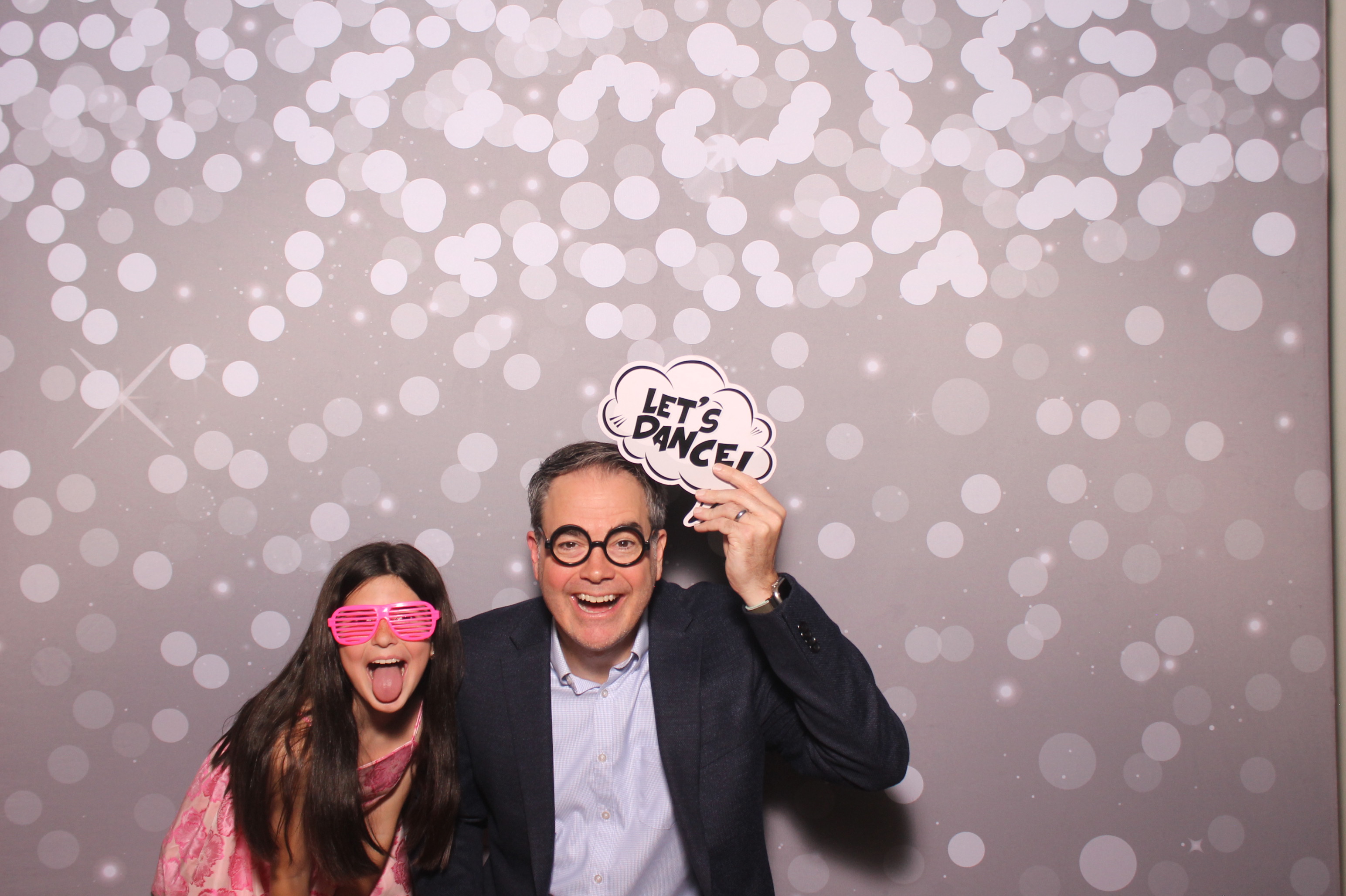 Mariemount Father Daughter Dance | View more photos from the event at gallery.photoboothcincy.com/u/PhotoBoothCincy/Mariemount-Father-Daughter-Dance-1