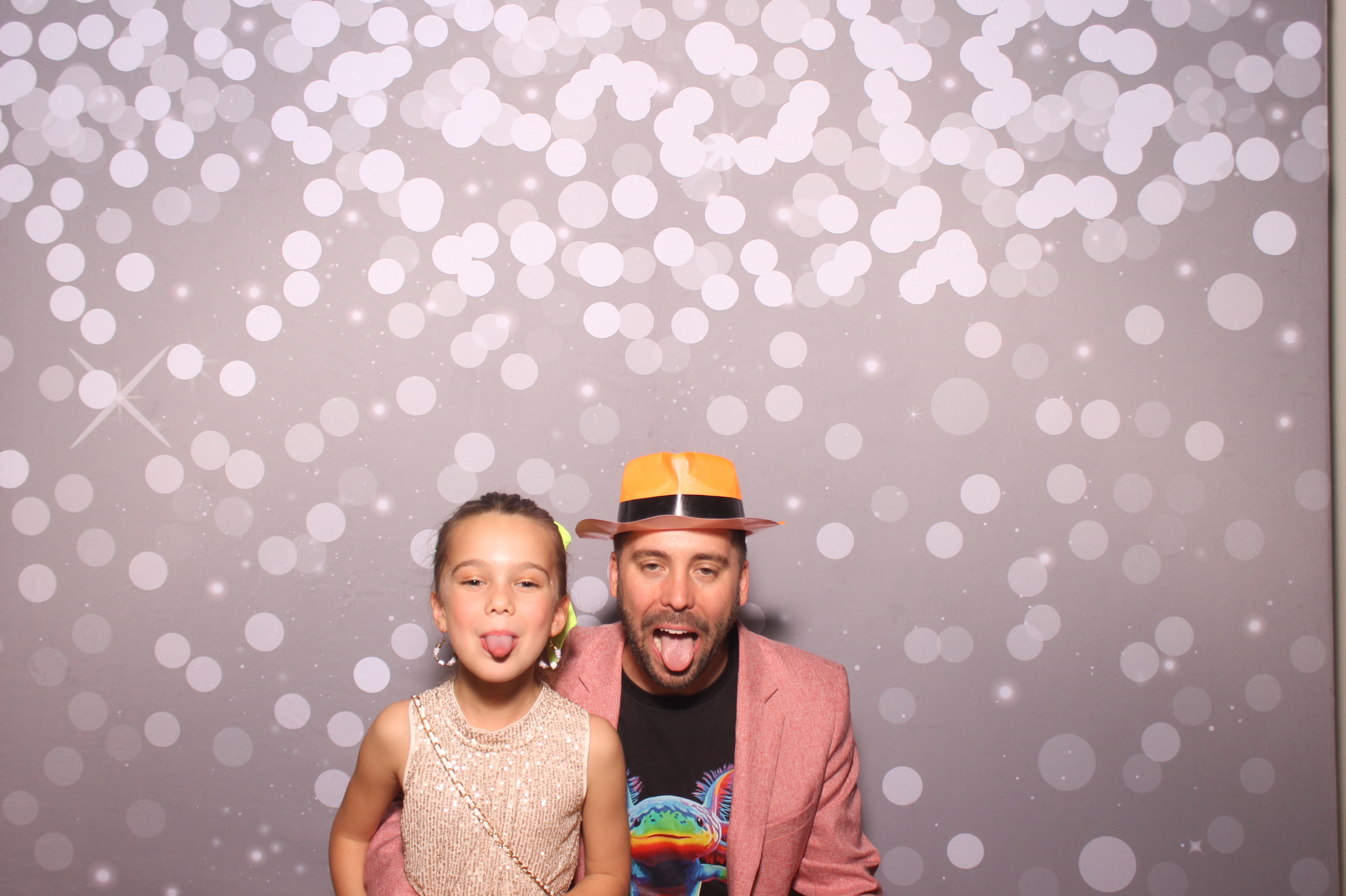 Mariemount Father Daughter Dance | View more photos from the event at gallery.photoboothcincy.com/u/PhotoBoothCincy/Mariemount-Father-Daughter-Dance-1