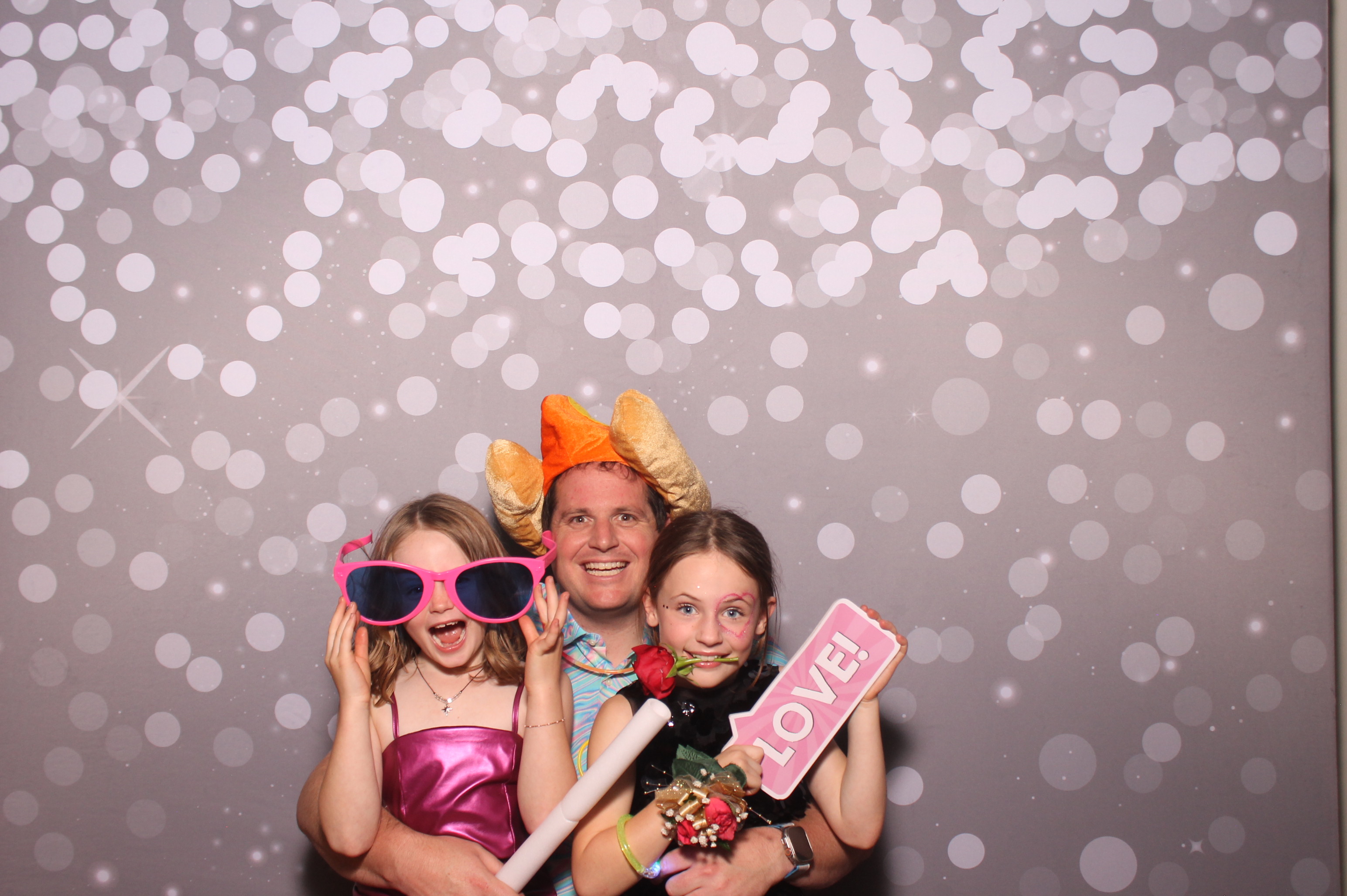 Mariemount Father Daughter Dance | View more photos from the event at gallery.photoboothcincy.com/u/PhotoBoothCincy/Mariemount-Father-Daughter-Dance-1