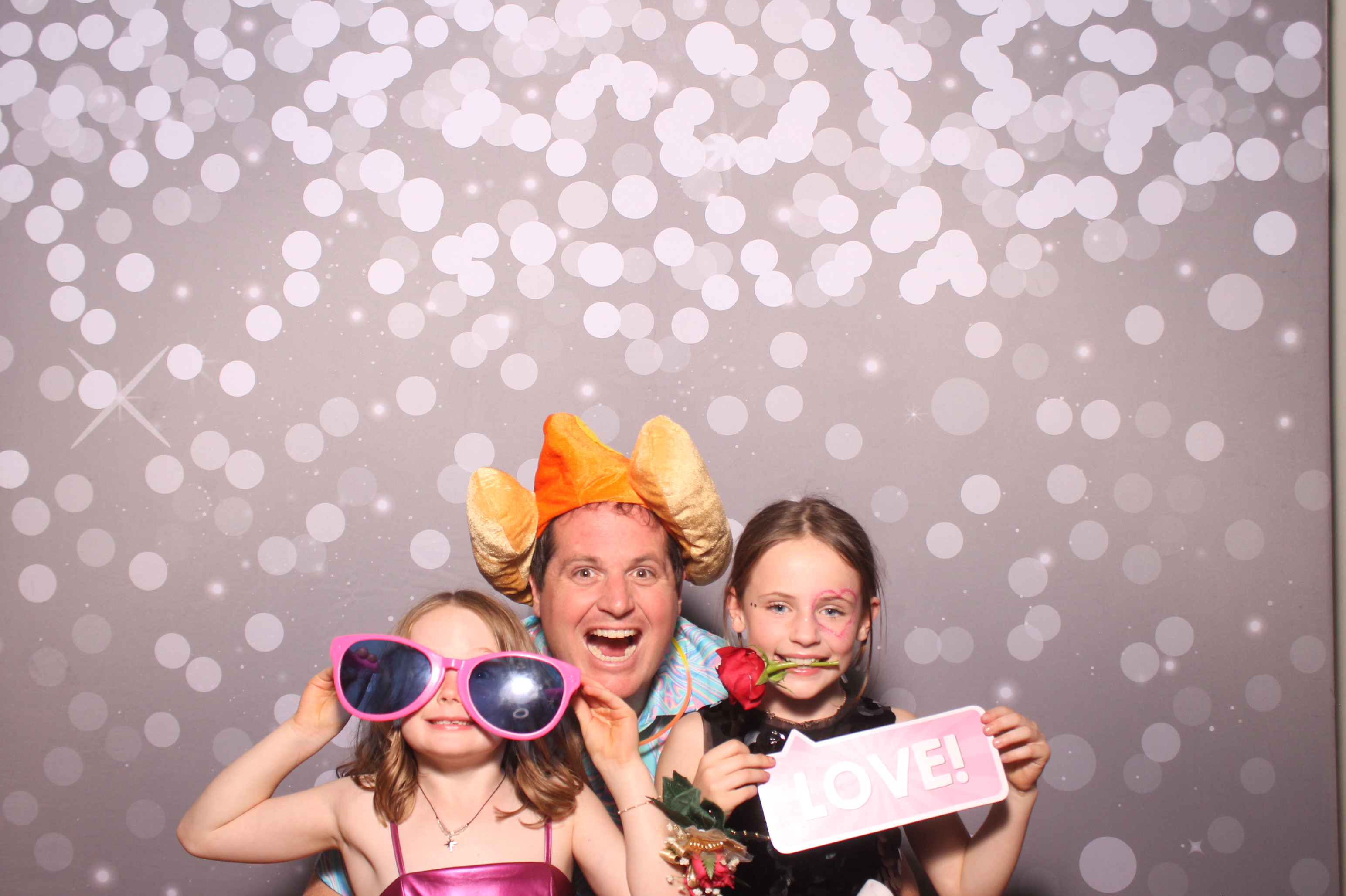 Mariemount Father Daughter Dance | View more photos from the event at gallery.photoboothcincy.com/u/PhotoBoothCincy/Mariemount-Father-Daughter-Dance-1