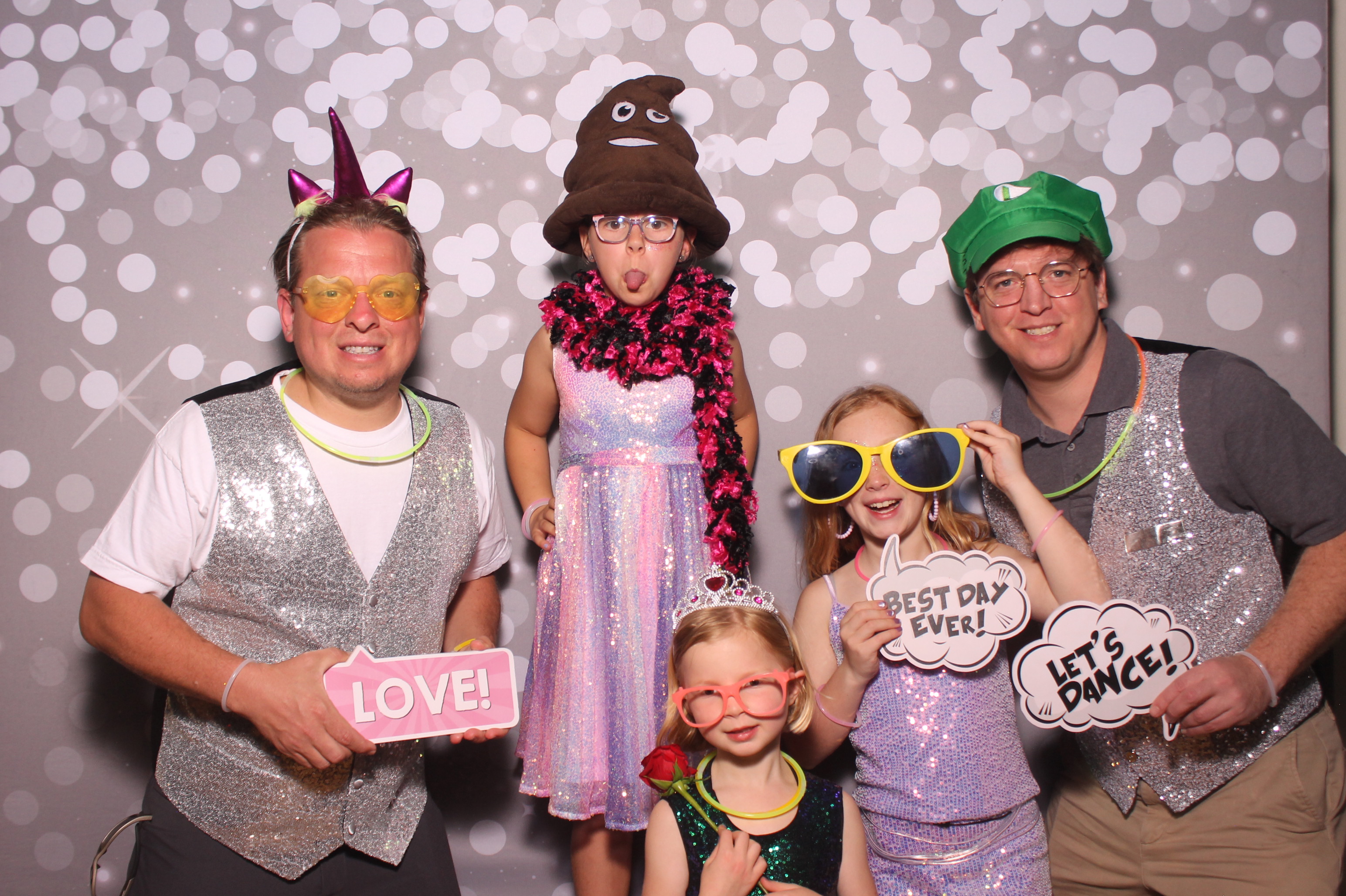 Mariemount Father Daughter Dance | View more photos from the event at gallery.photoboothcincy.com/u/PhotoBoothCincy/Mariemount-Father-Daughter-Dance-1