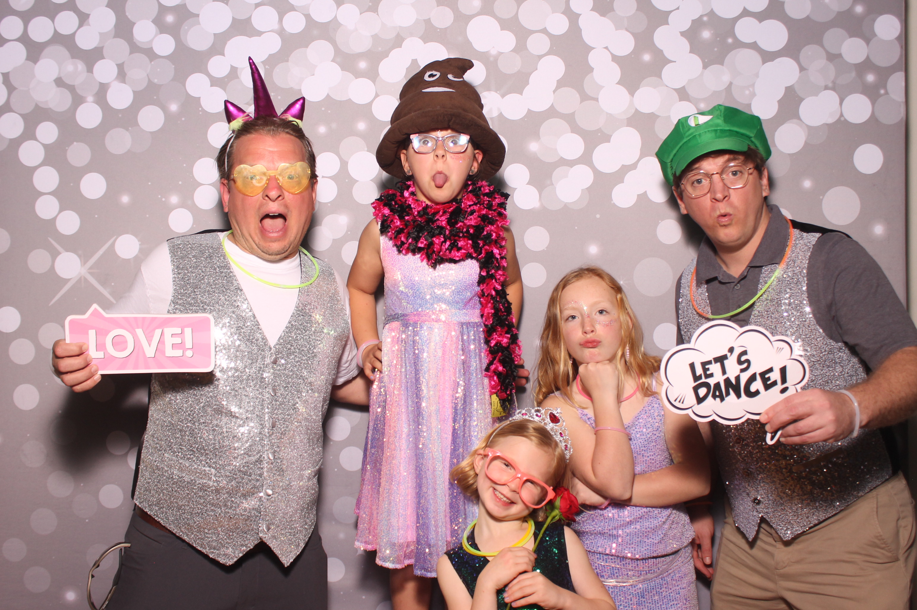 Mariemount Father Daughter Dance | View more photos from the event at gallery.photoboothcincy.com/u/PhotoBoothCincy/Mariemount-Father-Daughter-Dance-1