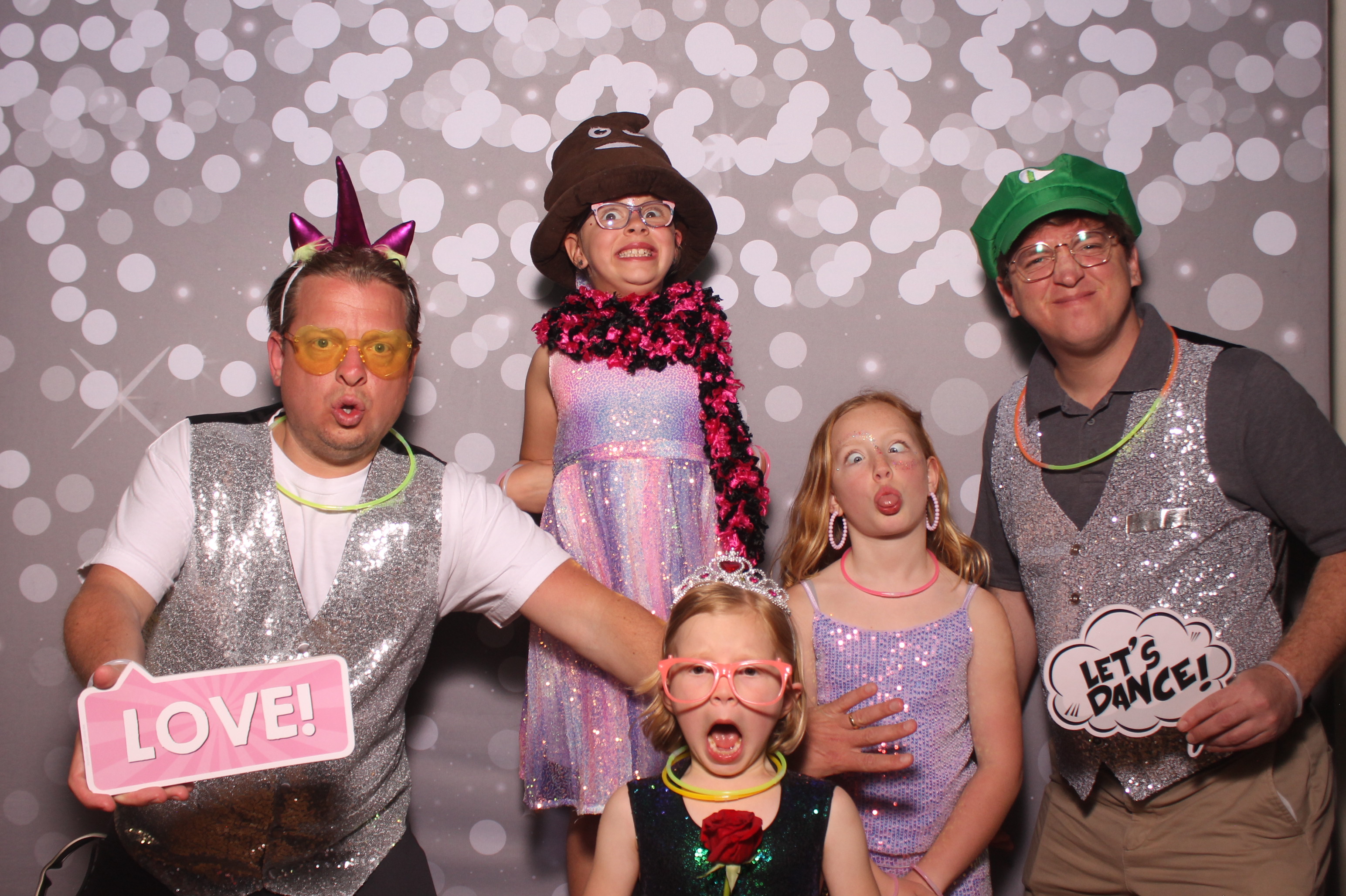 Mariemount Father Daughter Dance | View more photos from the event at gallery.photoboothcincy.com/u/PhotoBoothCincy/Mariemount-Father-Daughter-Dance-1