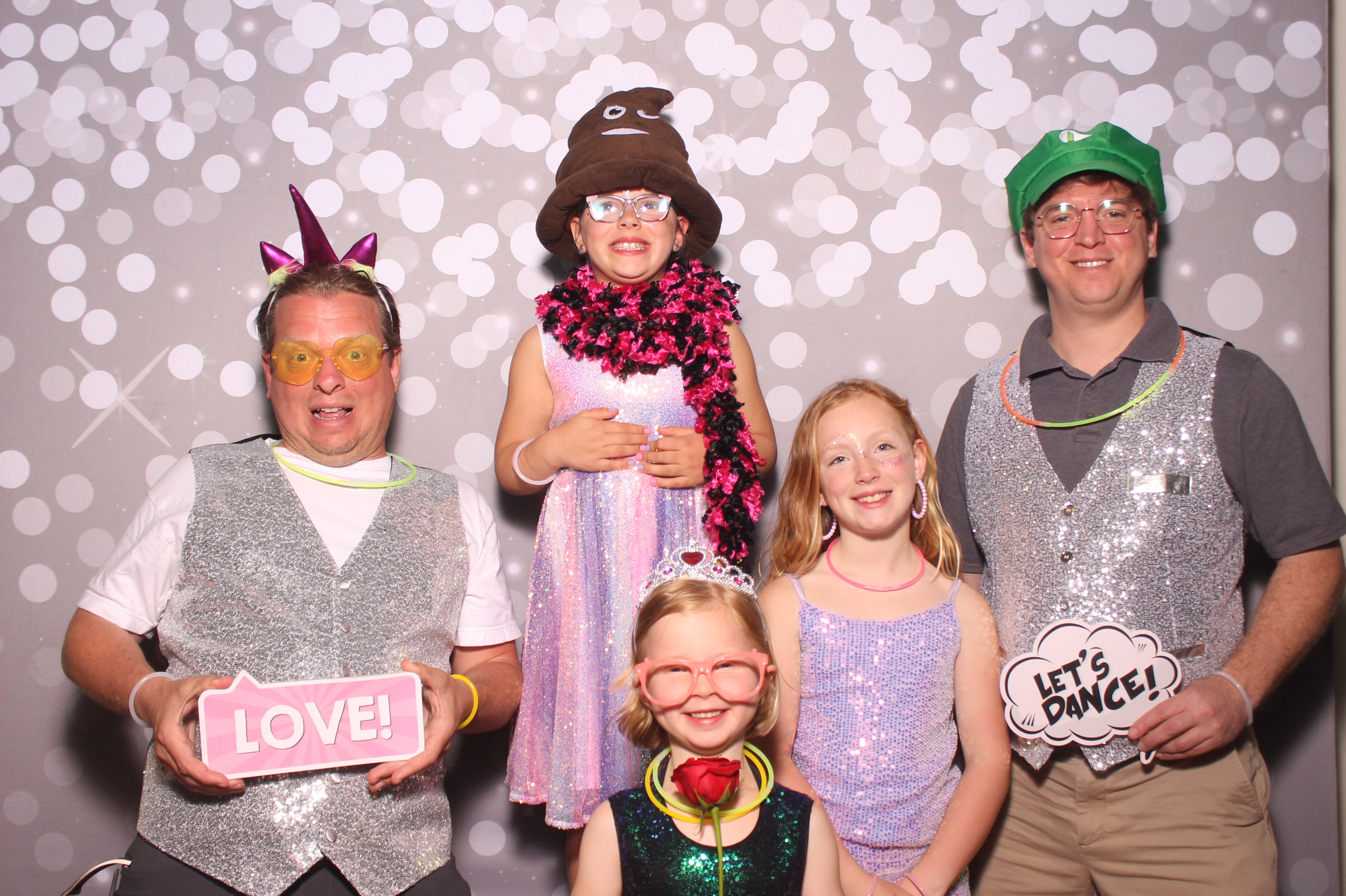 Mariemount Father Daughter Dance | View more photos from the event at gallery.photoboothcincy.com/u/PhotoBoothCincy/Mariemount-Father-Daughter-Dance-1