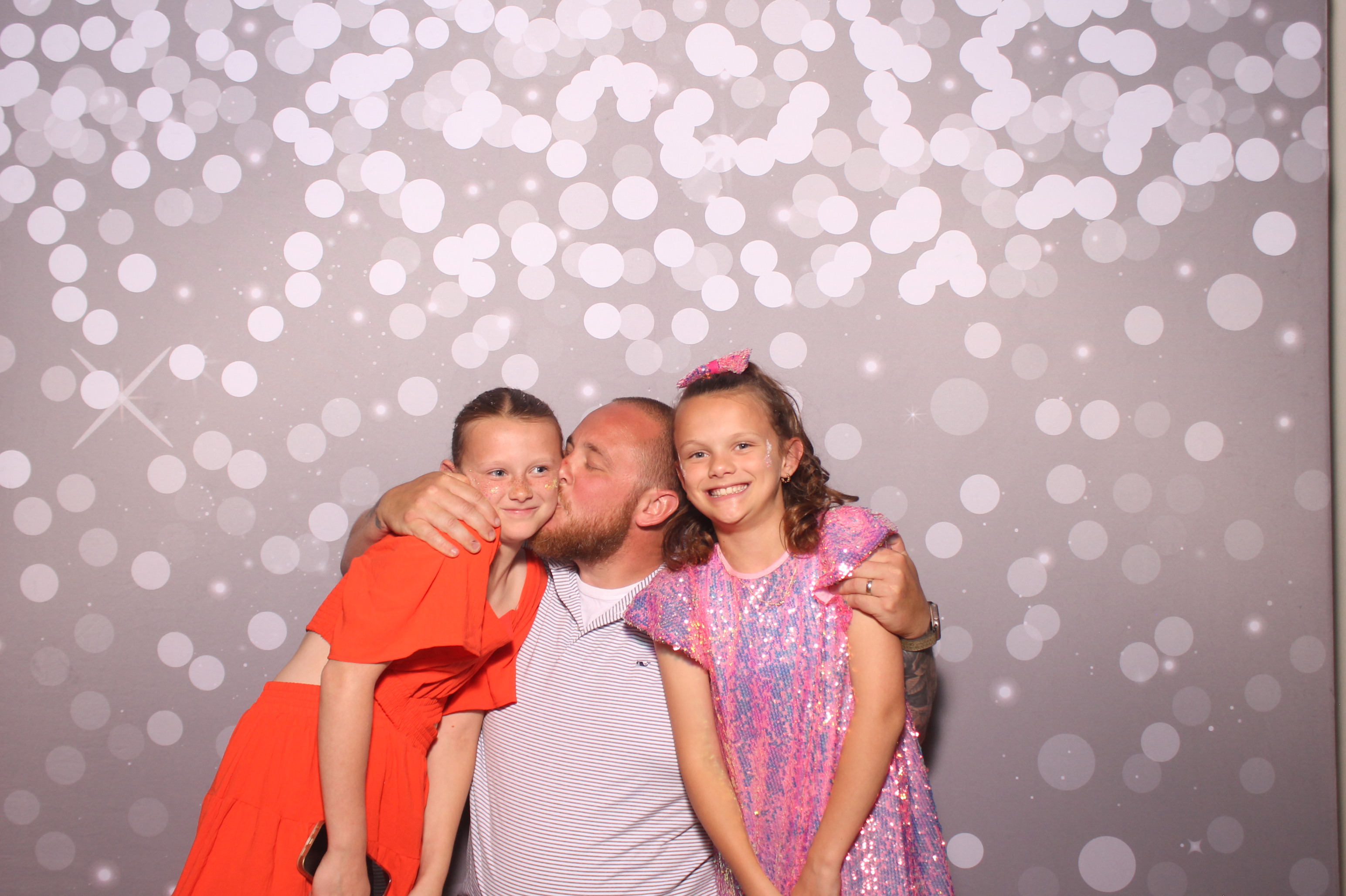 Mariemount Father Daughter Dance | View more photos from the event at gallery.photoboothcincy.com/u/PhotoBoothCincy/Mariemount-Father-Daughter-Dance-1