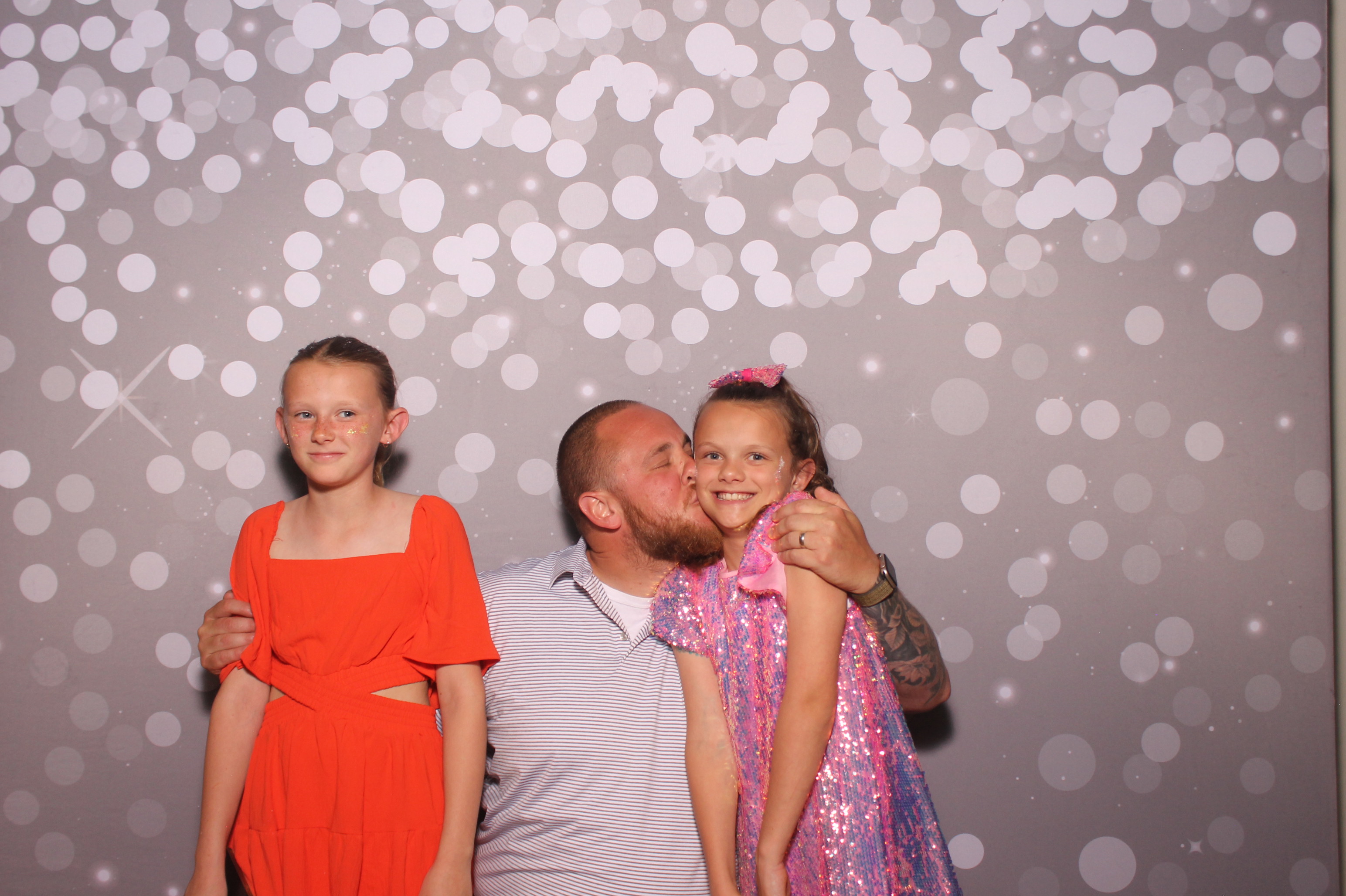 Mariemount Father Daughter Dance | View more photos from the event at gallery.photoboothcincy.com/u/PhotoBoothCincy/Mariemount-Father-Daughter-Dance-1