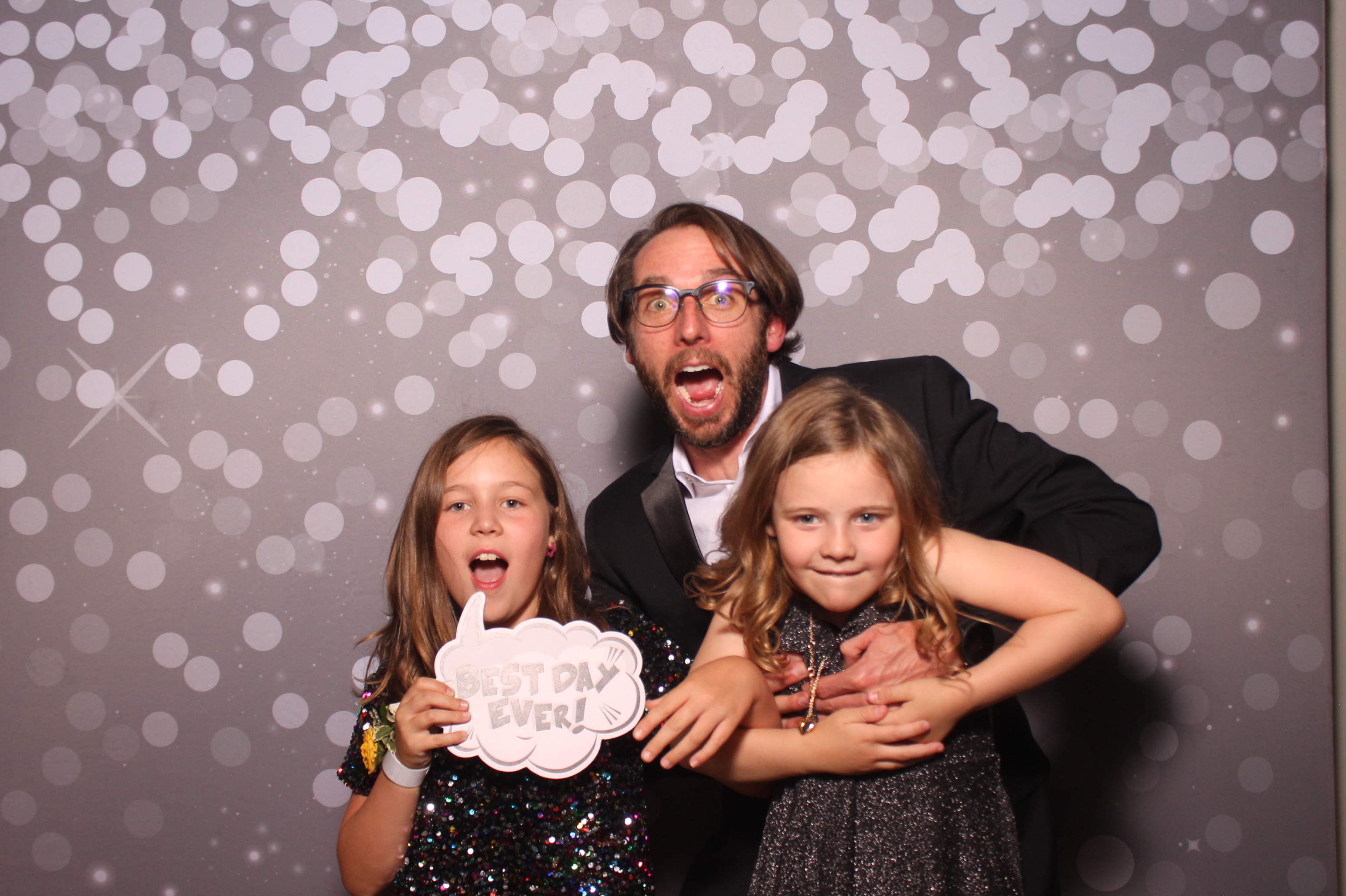 Mariemount Father Daughter Dance | View more photos from the event at gallery.photoboothcincy.com/u/PhotoBoothCincy/Mariemount-Father-Daughter-Dance-1