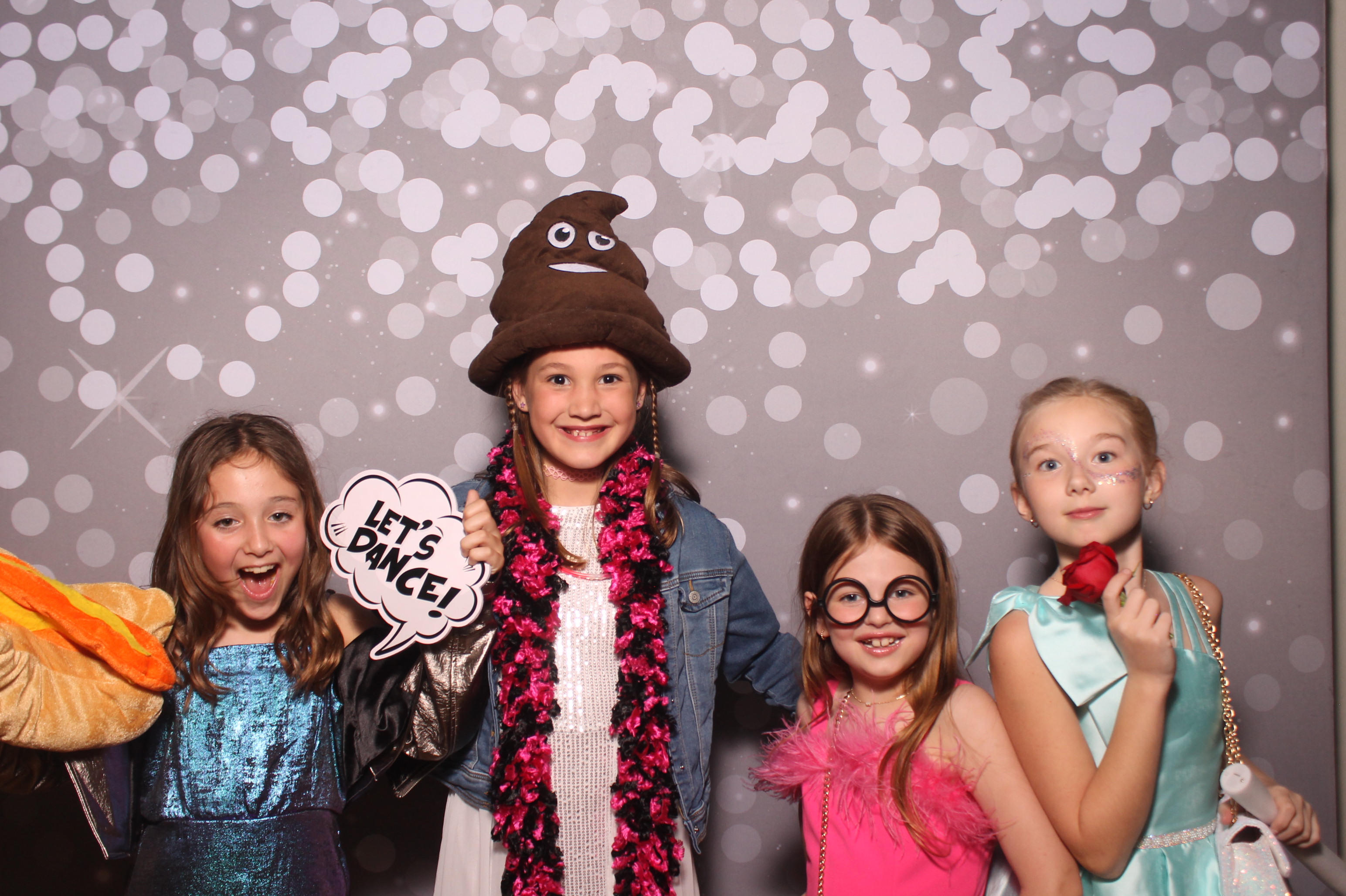 Mariemount Father Daughter Dance | View more photos from the event at gallery.photoboothcincy.com/u/PhotoBoothCincy/Mariemount-Father-Daughter-Dance-1