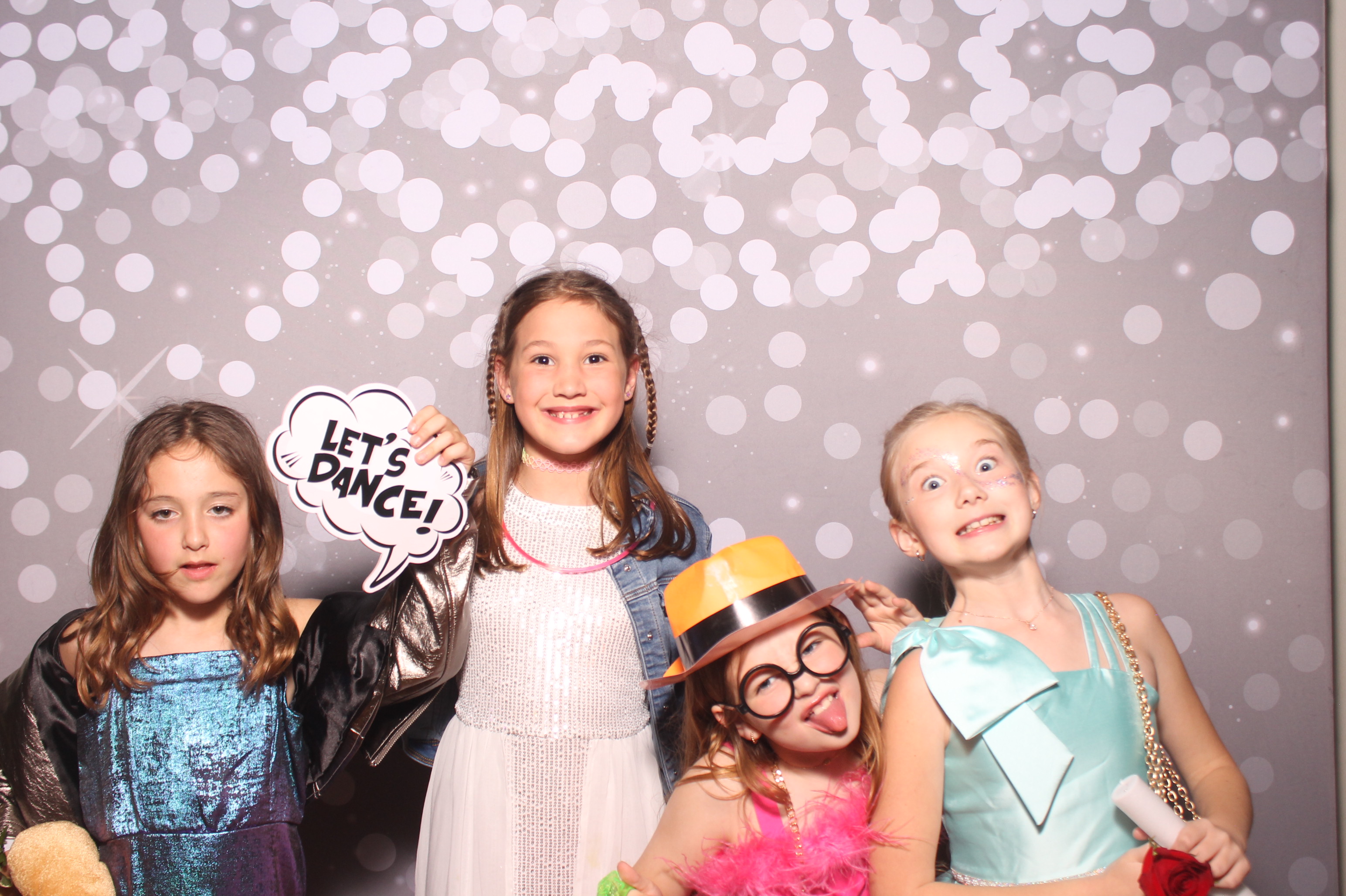 Mariemount Father Daughter Dance | View more photos from the event at gallery.photoboothcincy.com/u/PhotoBoothCincy/Mariemount-Father-Daughter-Dance-1