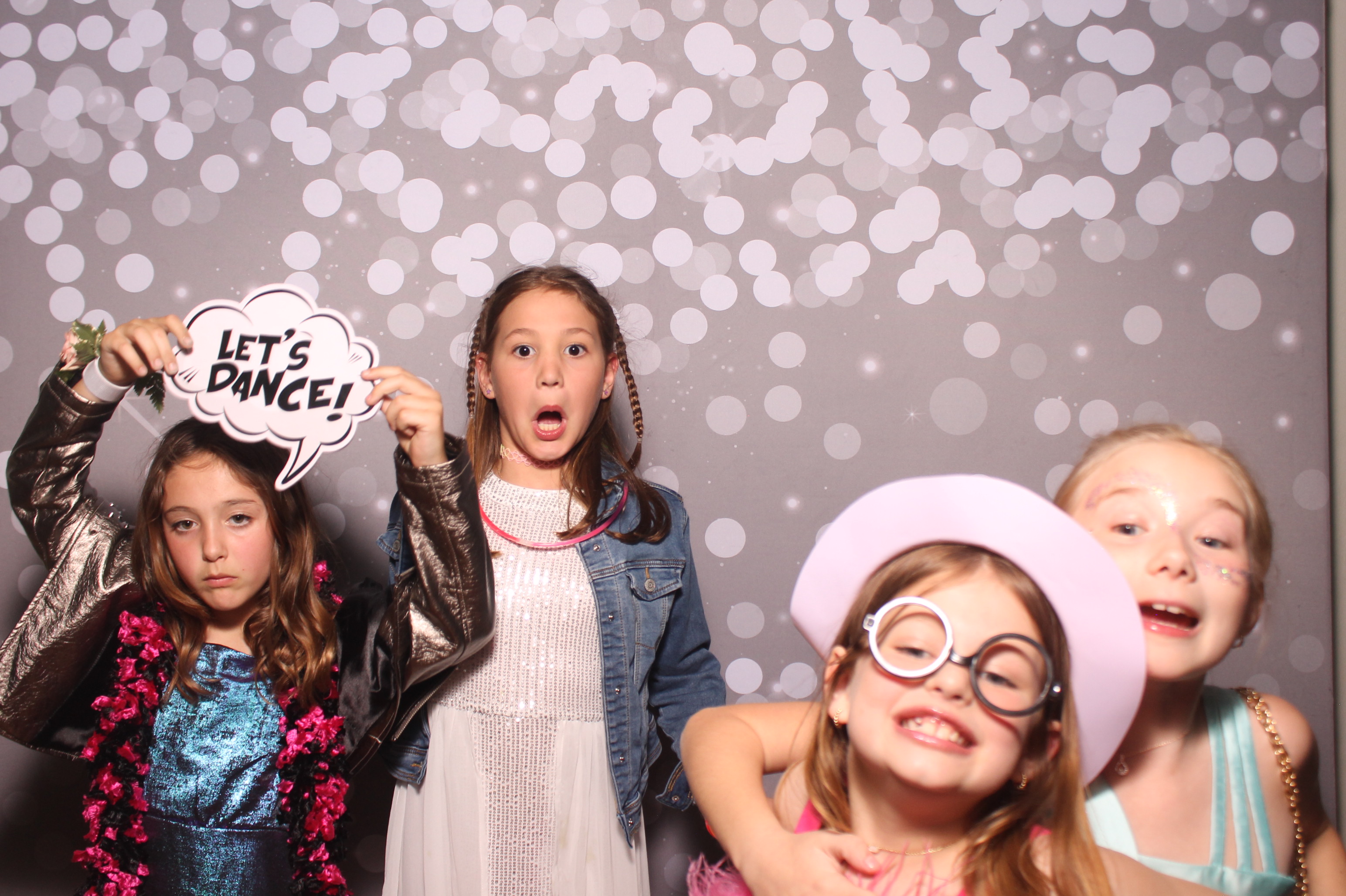 Mariemount Father Daughter Dance | View more photos from the event at gallery.photoboothcincy.com/u/PhotoBoothCincy/Mariemount-Father-Daughter-Dance-1