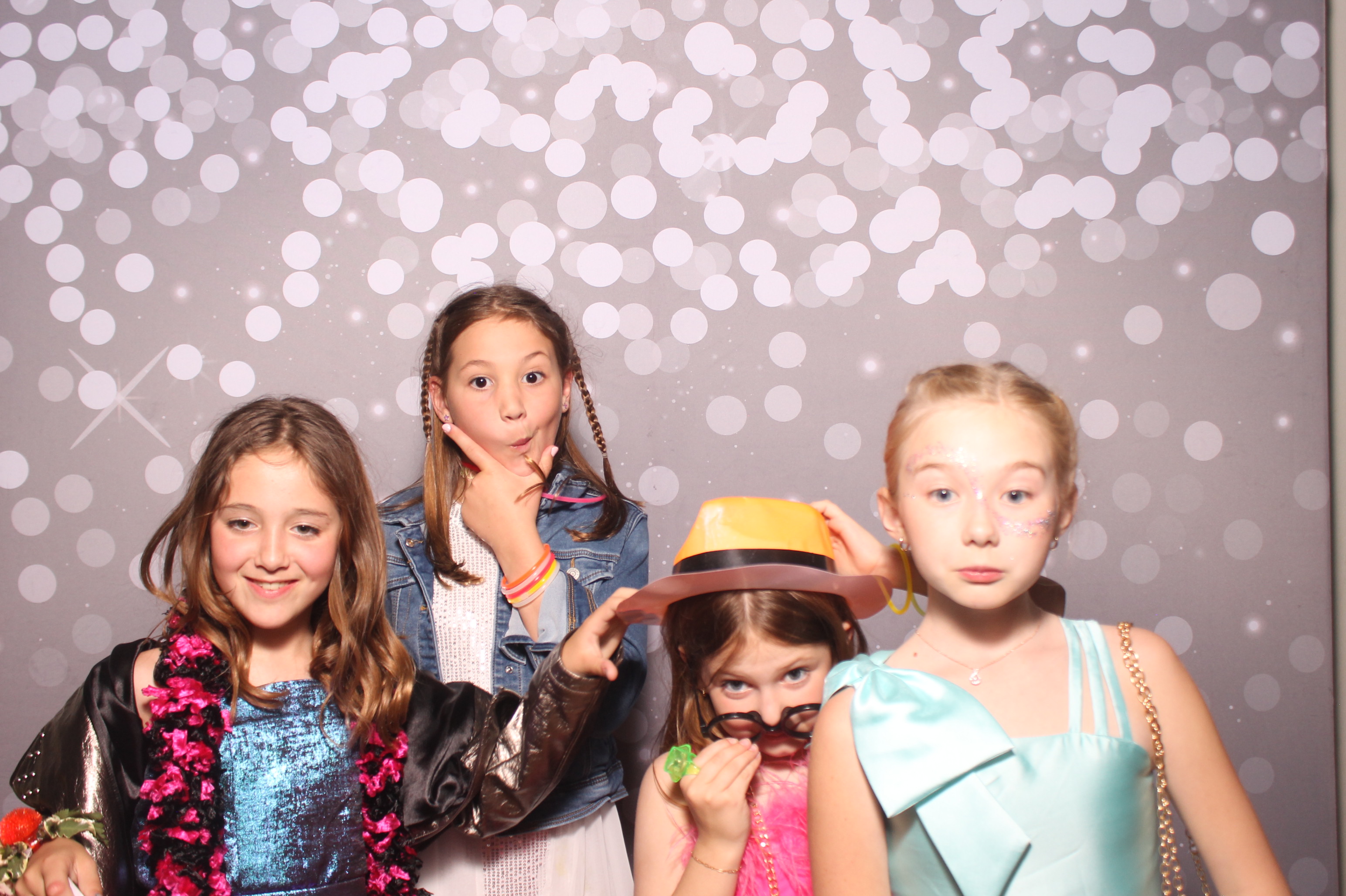 Mariemount Father Daughter Dance | View more photos from the event at gallery.photoboothcincy.com/u/PhotoBoothCincy/Mariemount-Father-Daughter-Dance-1