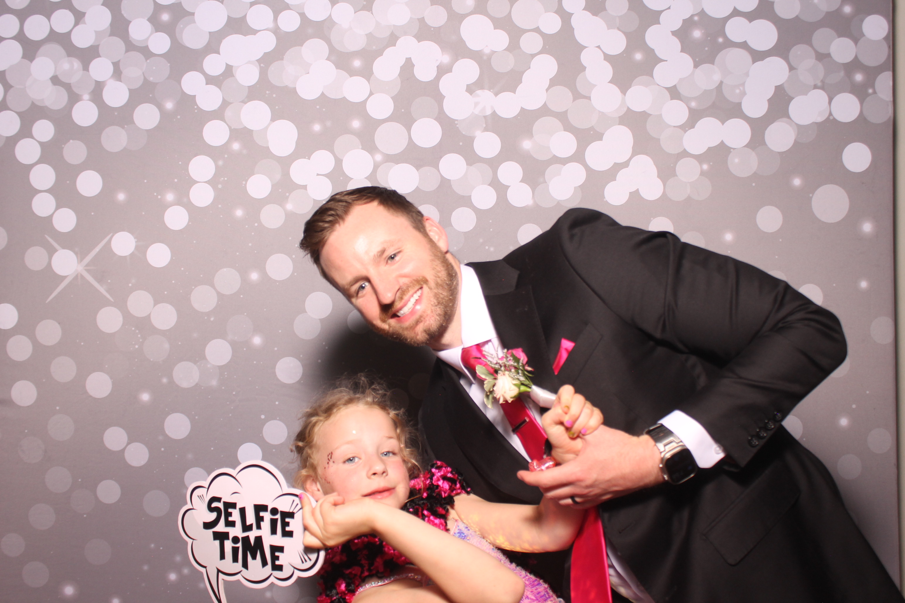 Mariemount Father Daughter Dance | View more photos from the event at gallery.photoboothcincy.com/u/PhotoBoothCincy/Mariemount-Father-Daughter-Dance-1