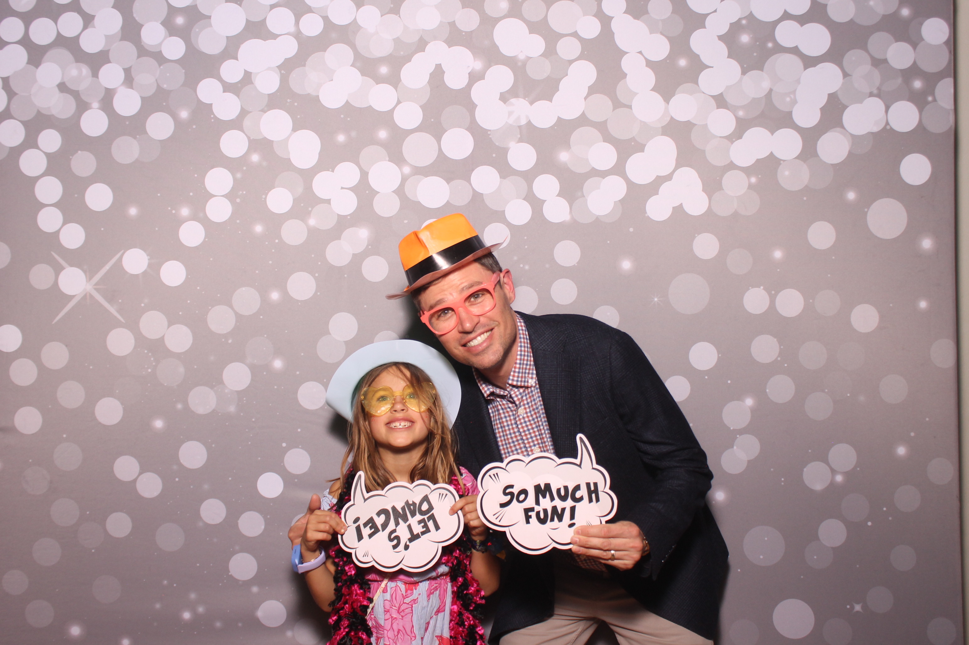 Mariemount Father Daughter Dance | View more photos from the event at gallery.photoboothcincy.com/u/PhotoBoothCincy/Mariemount-Father-Daughter-Dance-1