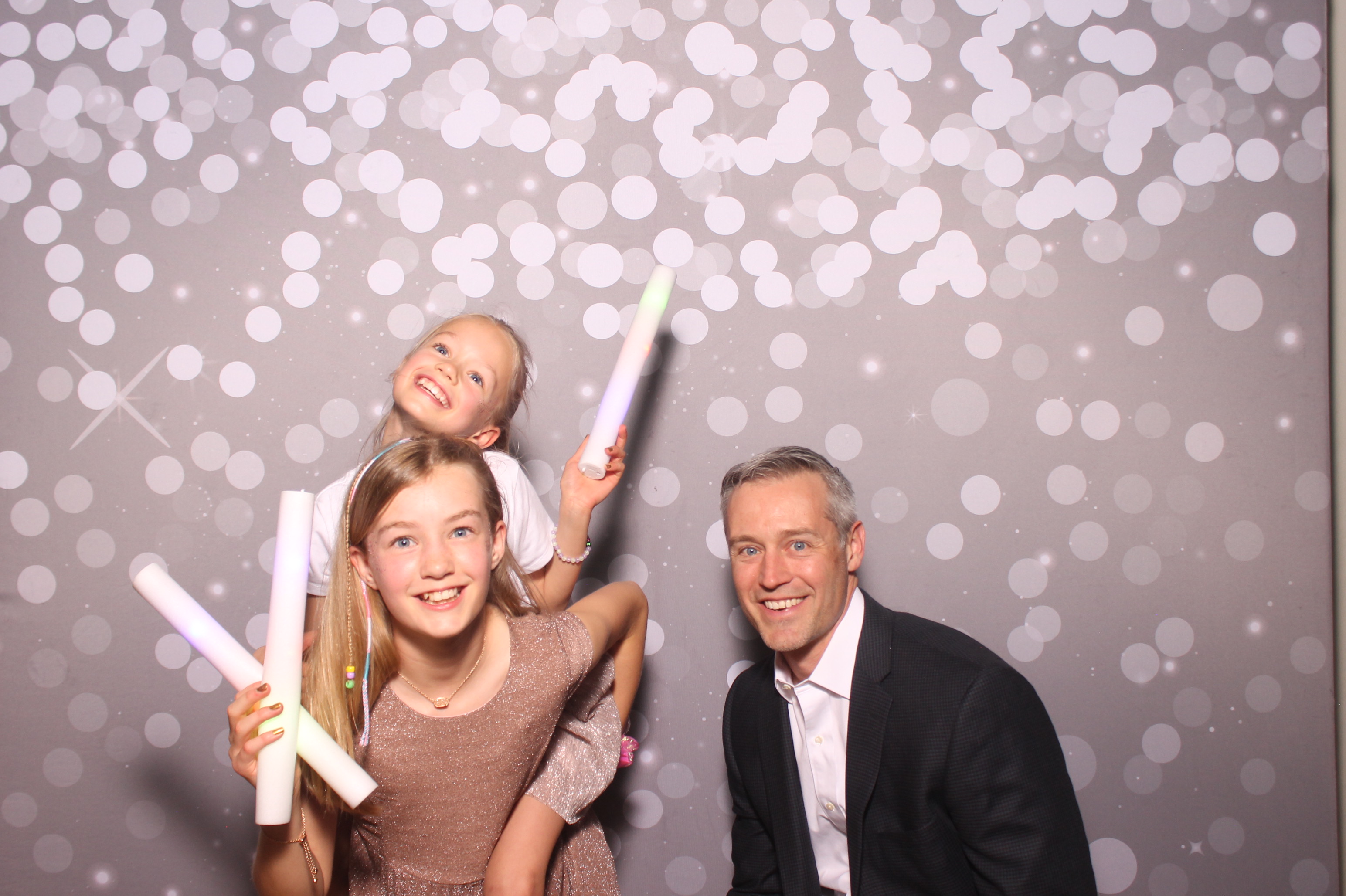 Mariemount Father Daughter Dance | View more photos from the event at gallery.photoboothcincy.com/u/PhotoBoothCincy/Mariemount-Father-Daughter-Dance-1