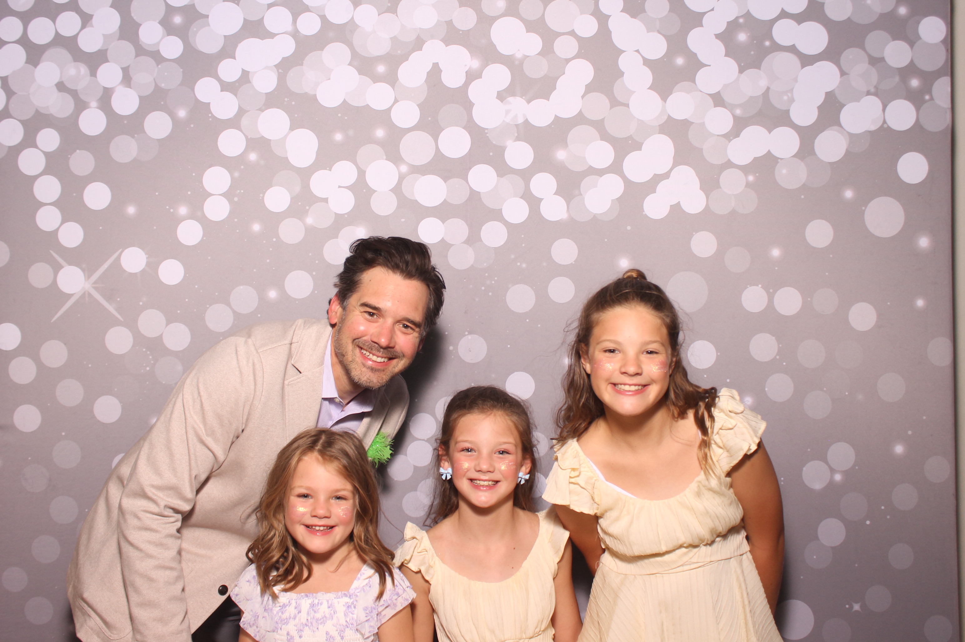 Mariemount Father Daughter Dance | View more photos from the event at gallery.photoboothcincy.com/u/PhotoBoothCincy/Mariemount-Father-Daughter-Dance-1