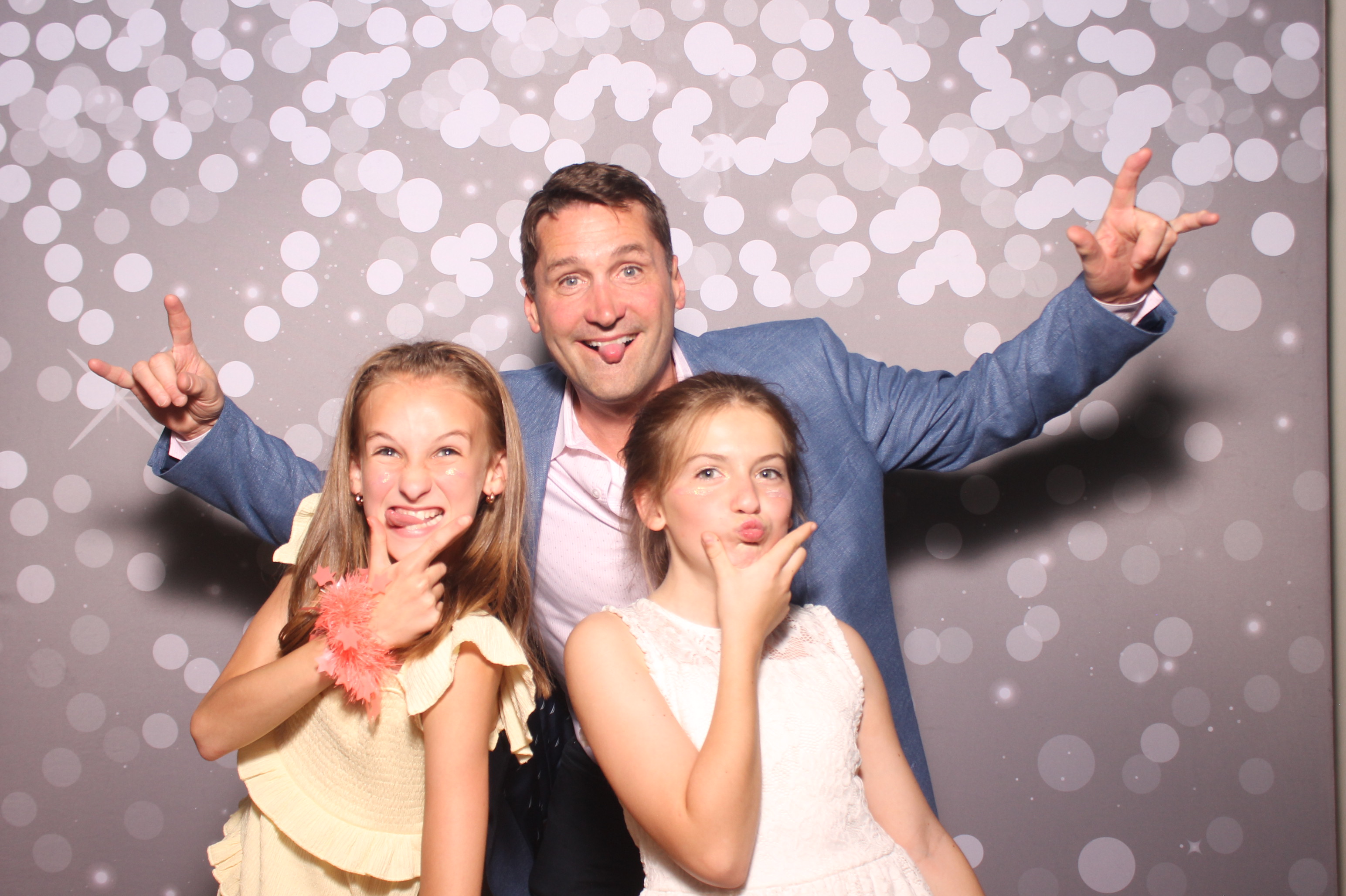 Mariemount Father Daughter Dance | View more photos from the event at gallery.photoboothcincy.com/u/PhotoBoothCincy/Mariemount-Father-Daughter-Dance-1