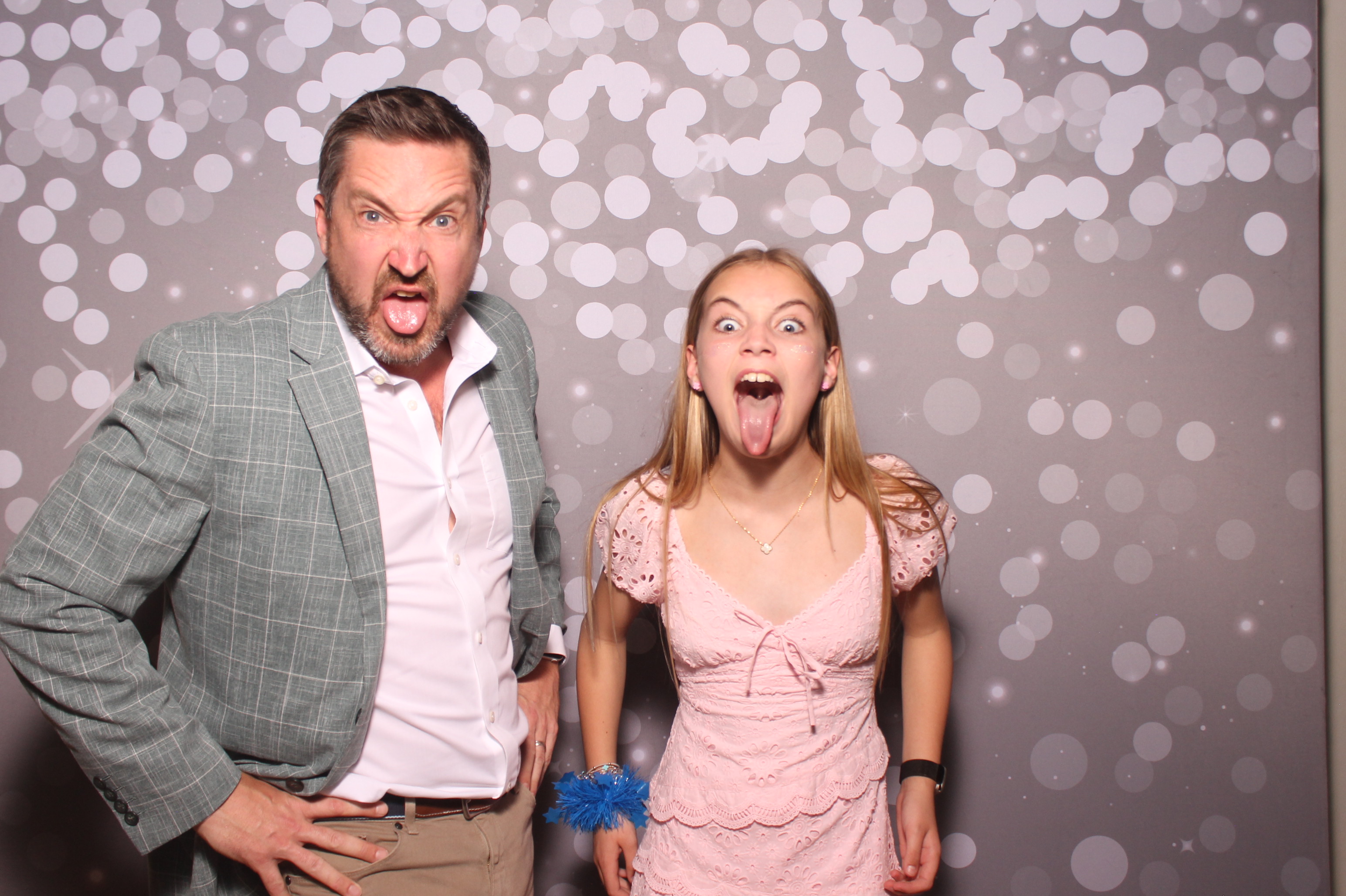 Mariemount Father Daughter Dance | View more photos from the event at gallery.photoboothcincy.com/u/PhotoBoothCincy/Mariemount-Father-Daughter-Dance-1