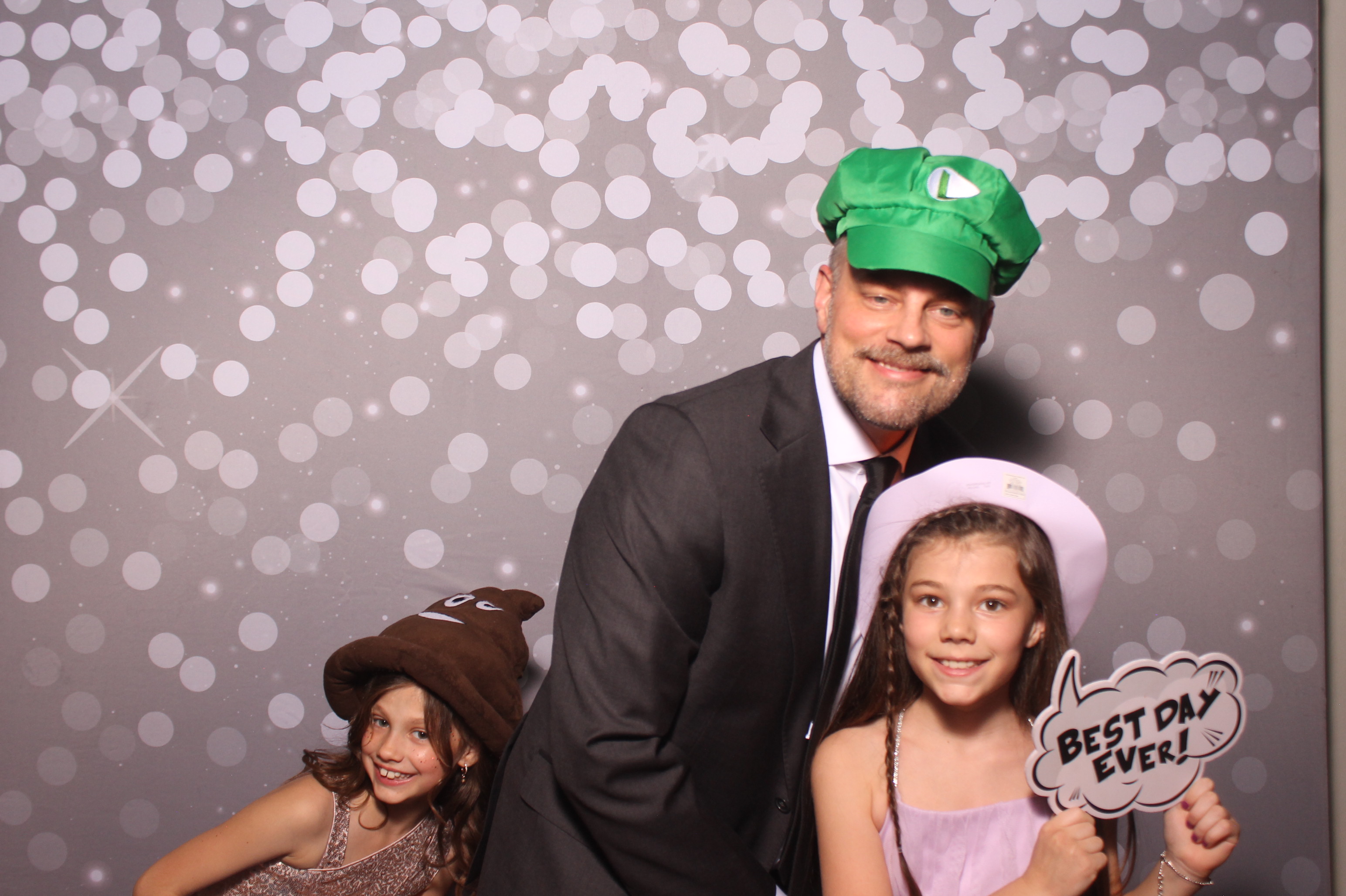Mariemount Father Daughter Dance | View more photos from the event at gallery.photoboothcincy.com/u/PhotoBoothCincy/Mariemount-Father-Daughter-Dance-1