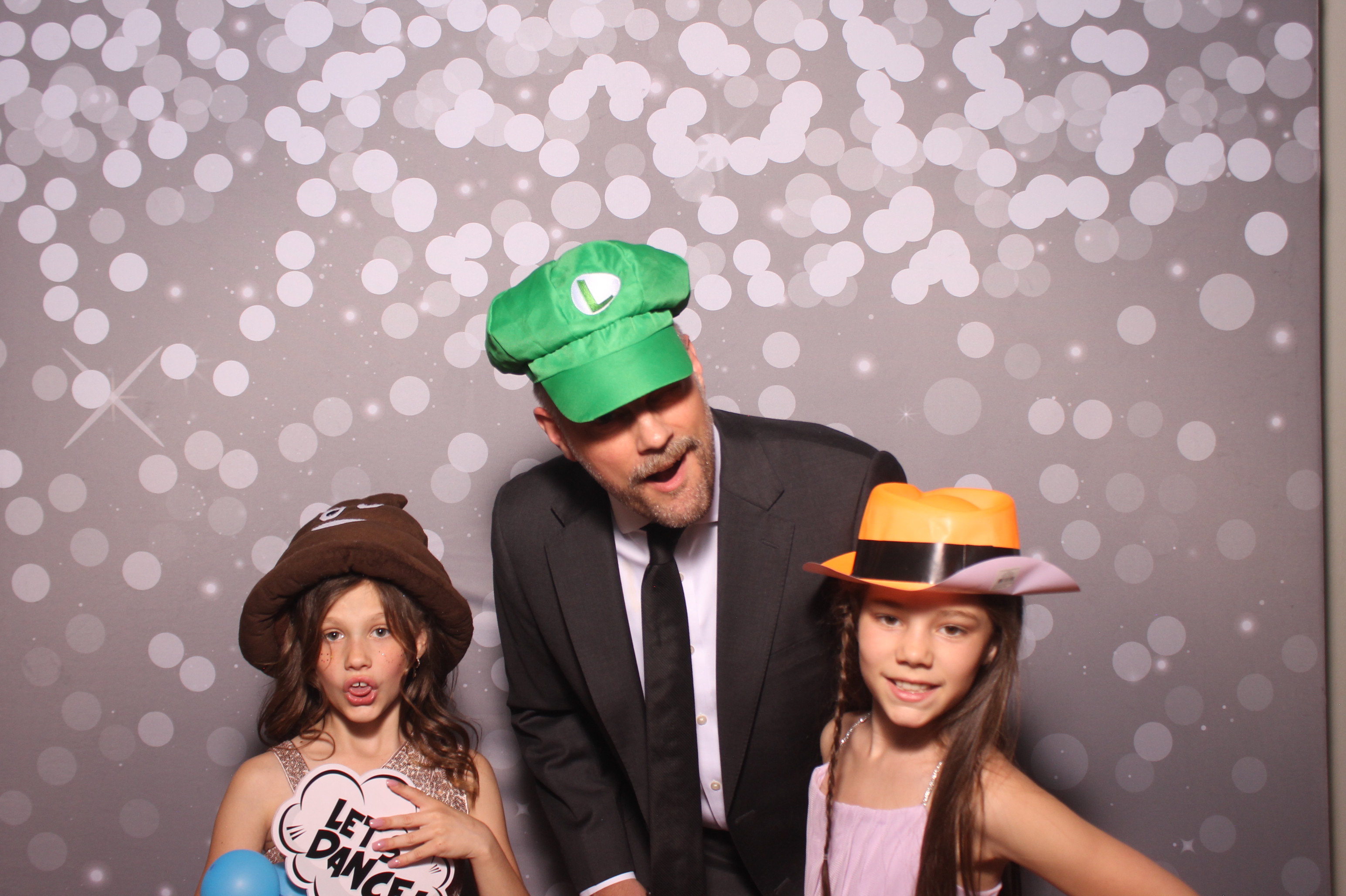 Mariemount Father Daughter Dance | View more photos from the event at gallery.photoboothcincy.com/u/PhotoBoothCincy/Mariemount-Father-Daughter-Dance-1