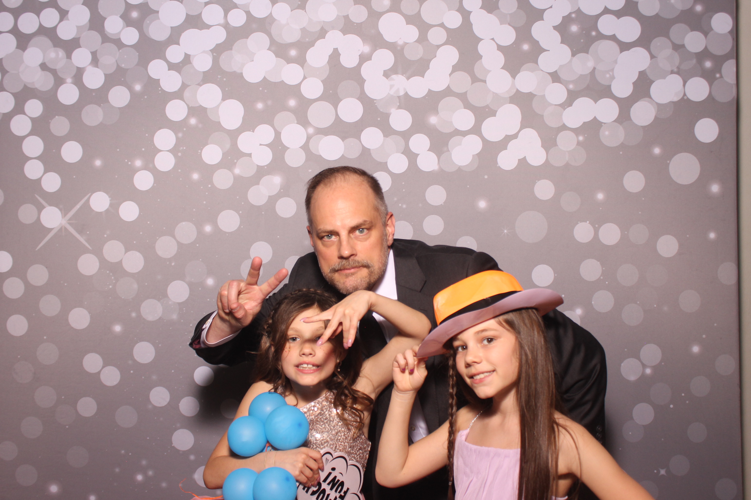 Mariemount Father Daughter Dance | View more photos from the event at gallery.photoboothcincy.com/u/PhotoBoothCincy/Mariemount-Father-Daughter-Dance-1