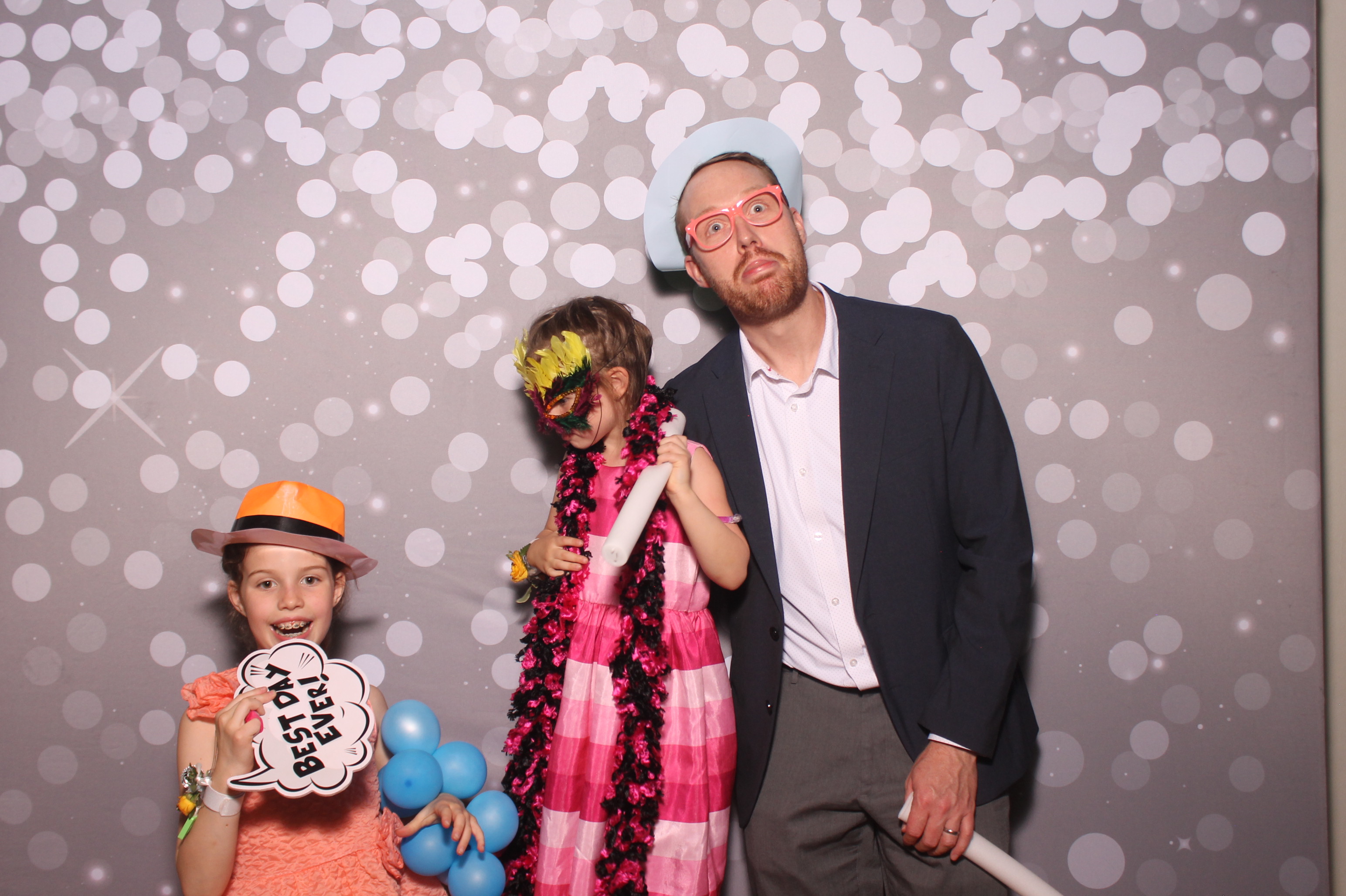 Mariemount Father Daughter Dance | View more photos from the event at gallery.photoboothcincy.com/u/PhotoBoothCincy/Mariemount-Father-Daughter-Dance-1