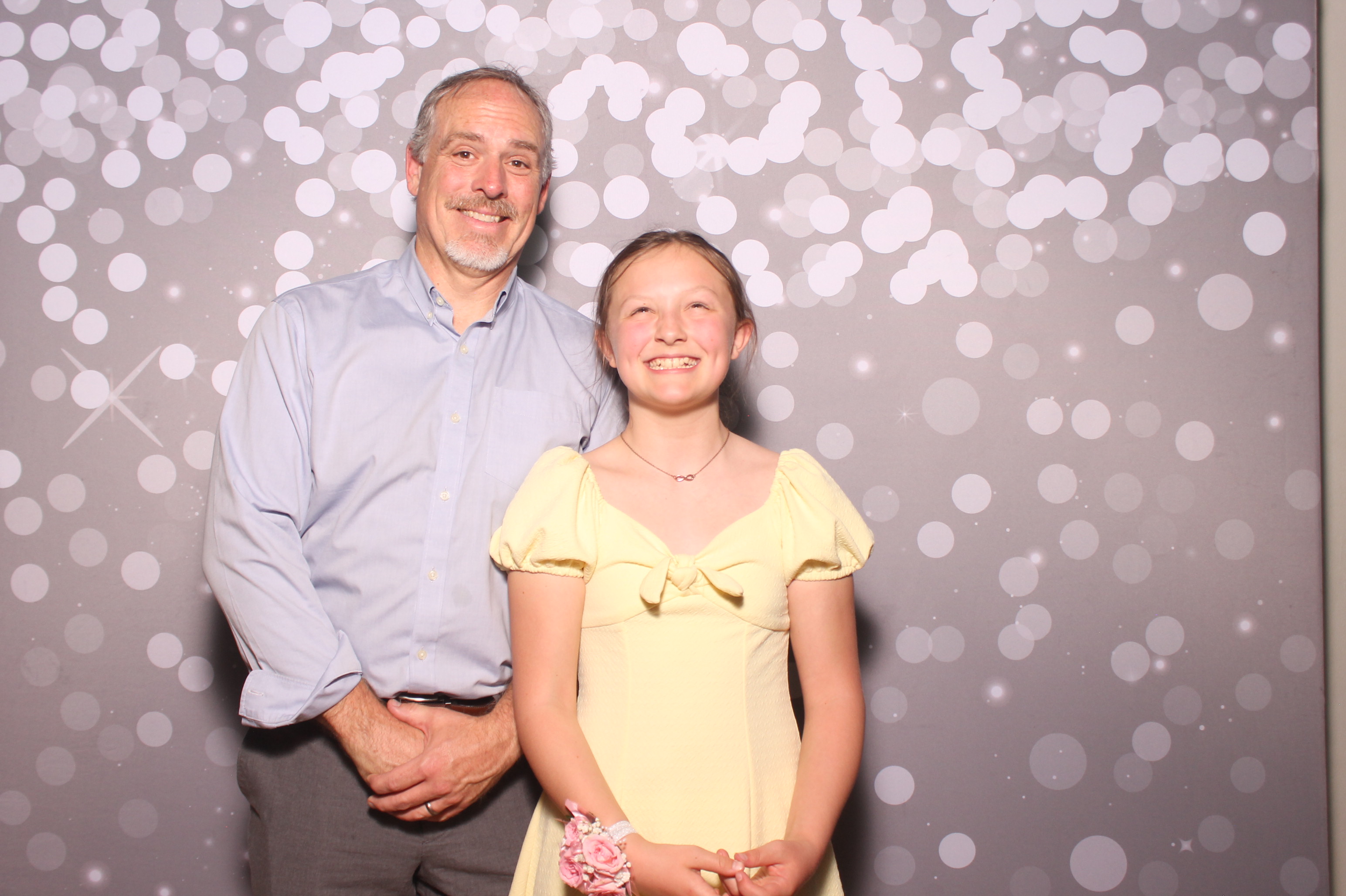 Mariemount Father Daughter Dance | View more photos from the event at gallery.photoboothcincy.com/u/PhotoBoothCincy/Mariemount-Father-Daughter-Dance-1
