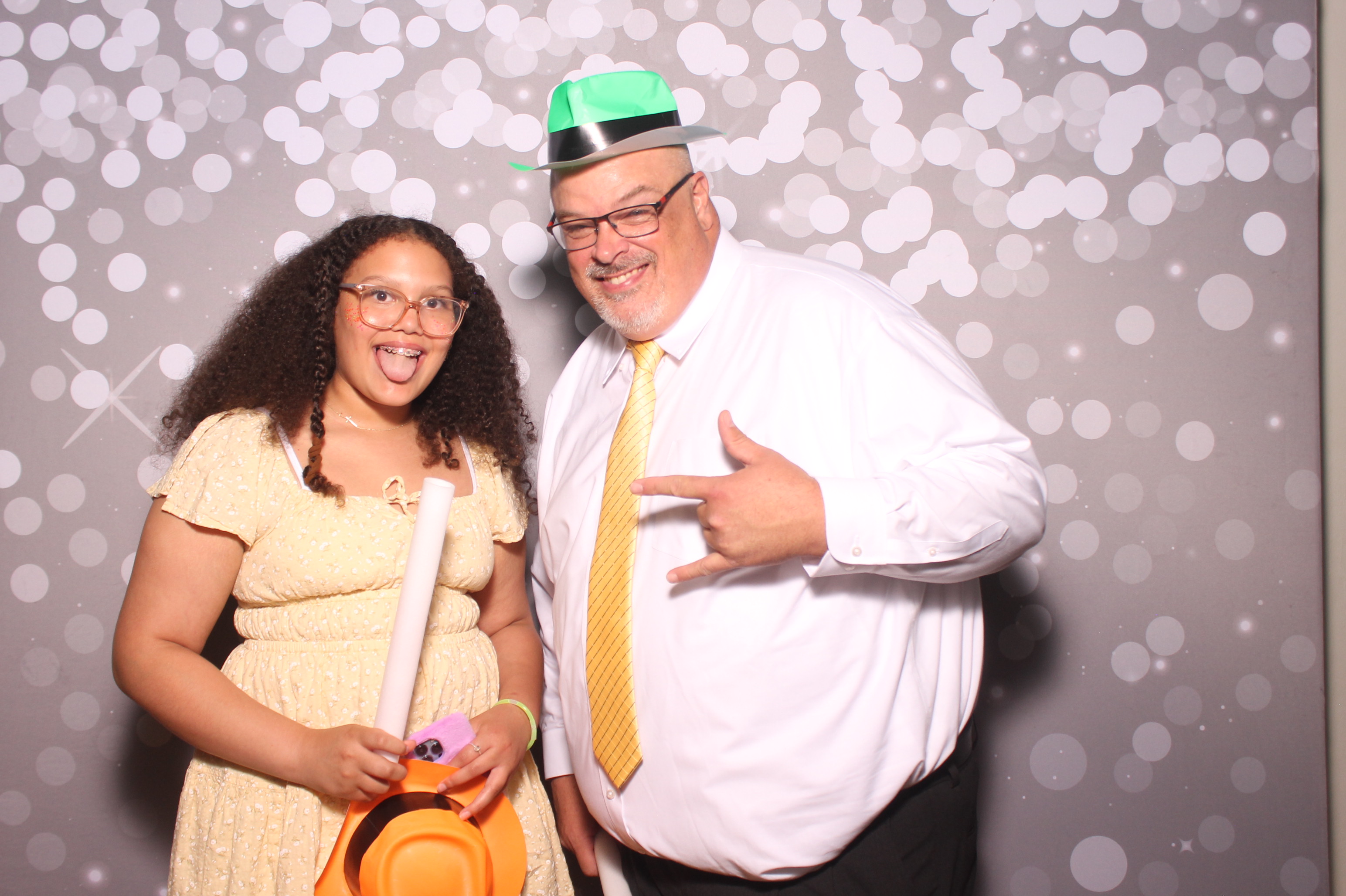 Mariemount Father Daughter Dance | View more photos from the event at gallery.photoboothcincy.com/u/PhotoBoothCincy/Mariemount-Father-Daughter-Dance-1