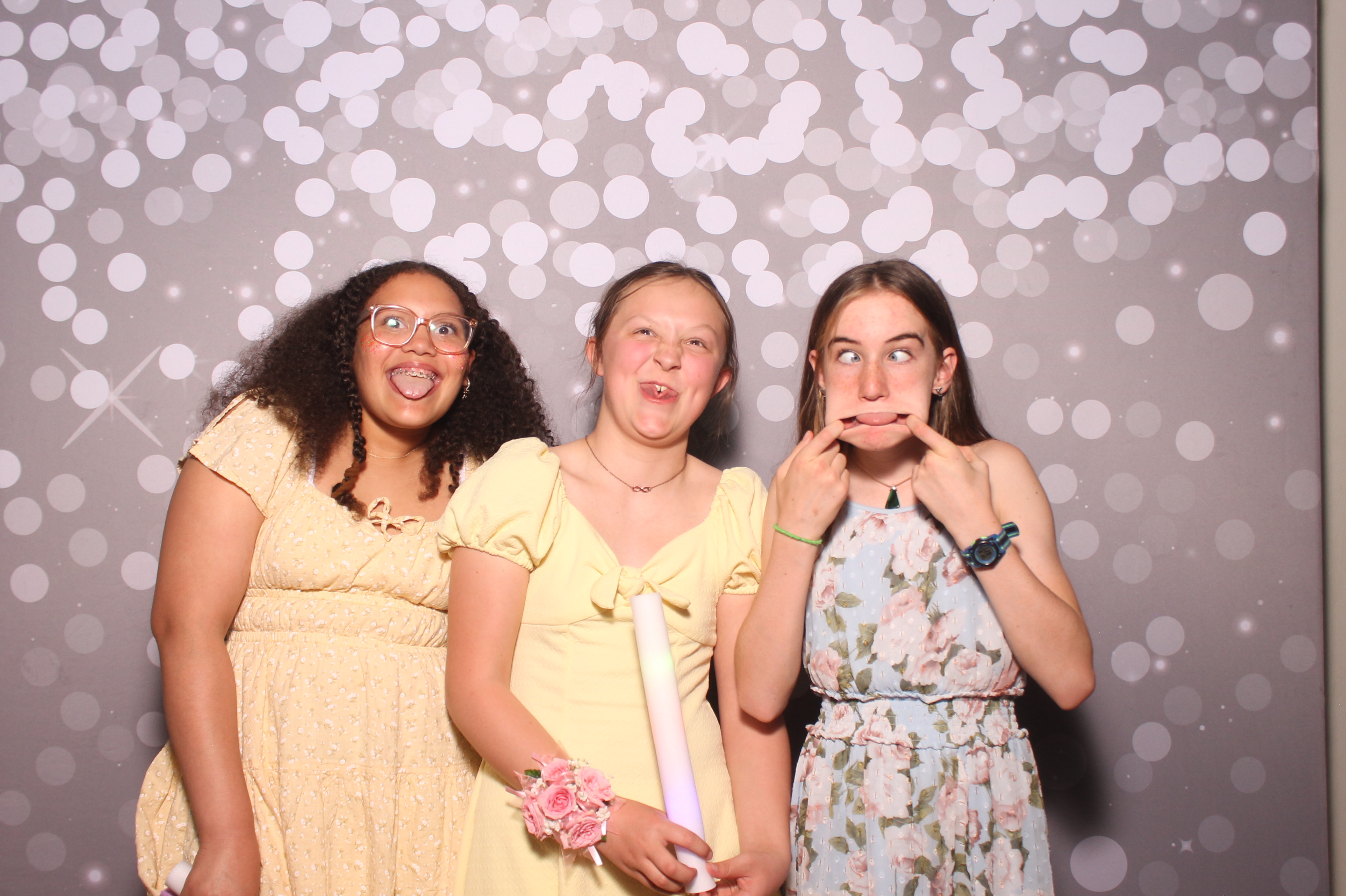 Mariemount Father Daughter Dance | View more photos from the event at gallery.photoboothcincy.com/u/PhotoBoothCincy/Mariemount-Father-Daughter-Dance-1