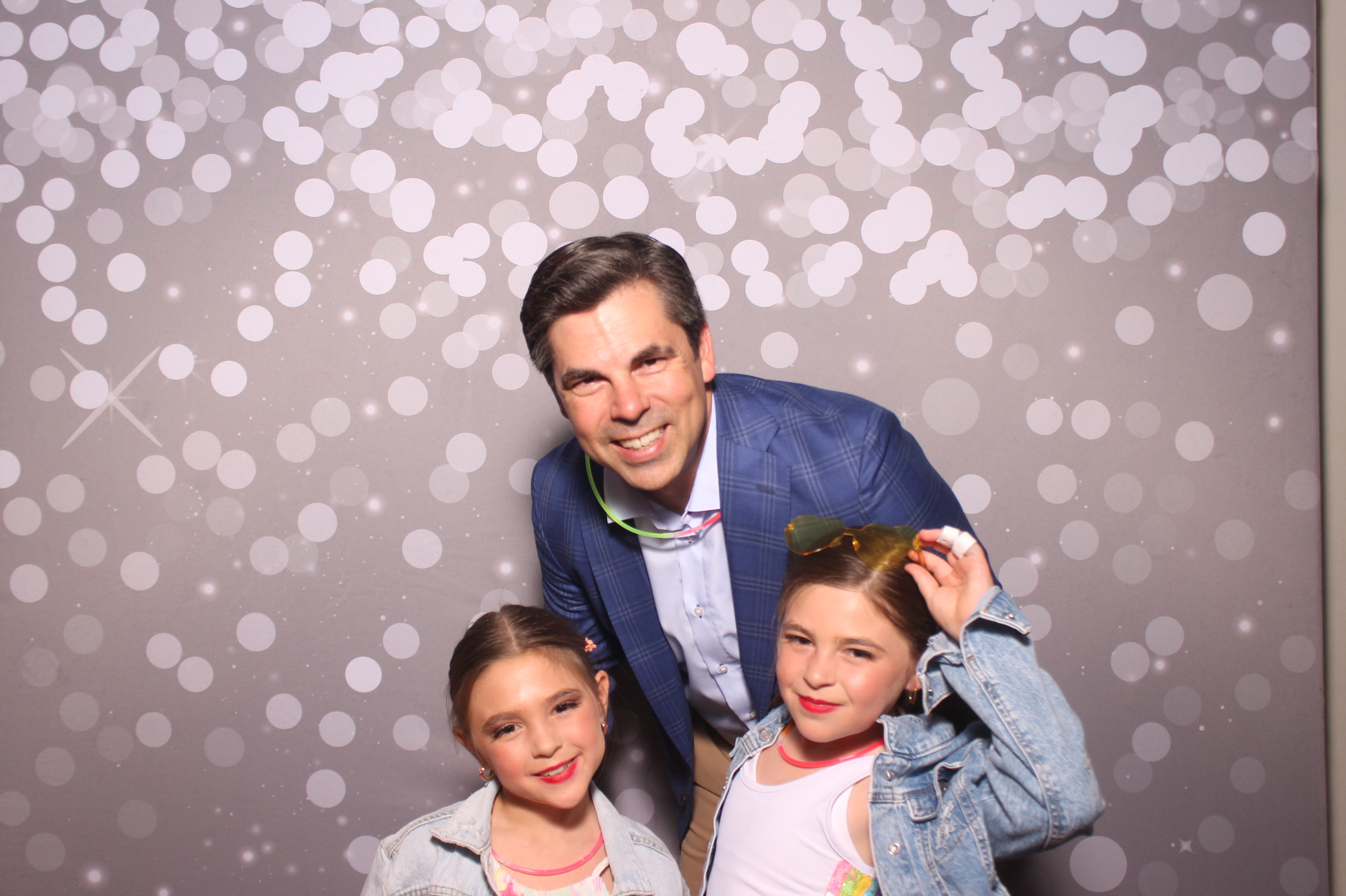 Mariemount Father Daughter Dance | View more photos from the event at gallery.photoboothcincy.com/u/PhotoBoothCincy/Mariemount-Father-Daughter-Dance-1