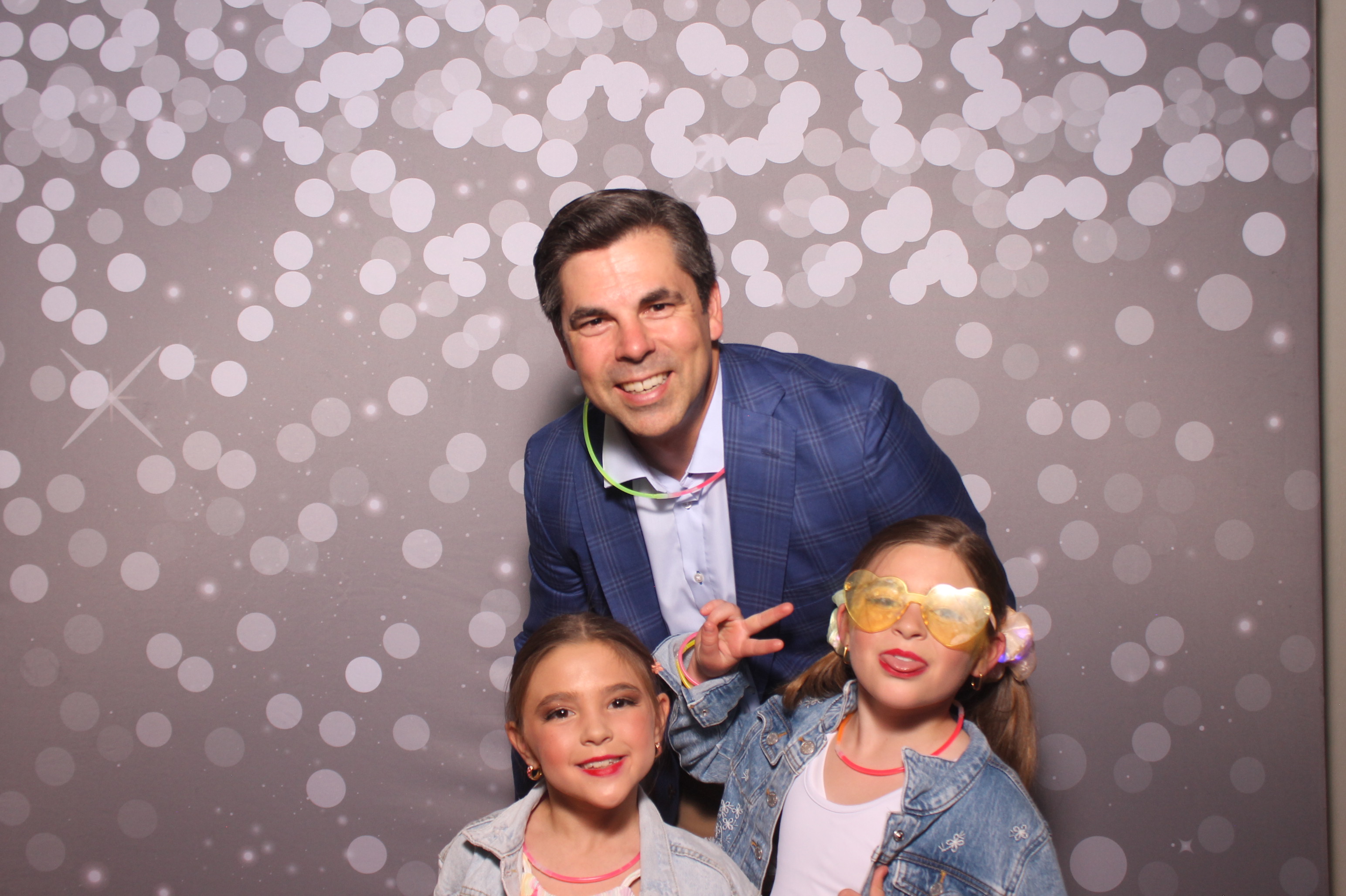 Mariemount Father Daughter Dance | View more photos from the event at gallery.photoboothcincy.com/u/PhotoBoothCincy/Mariemount-Father-Daughter-Dance-1