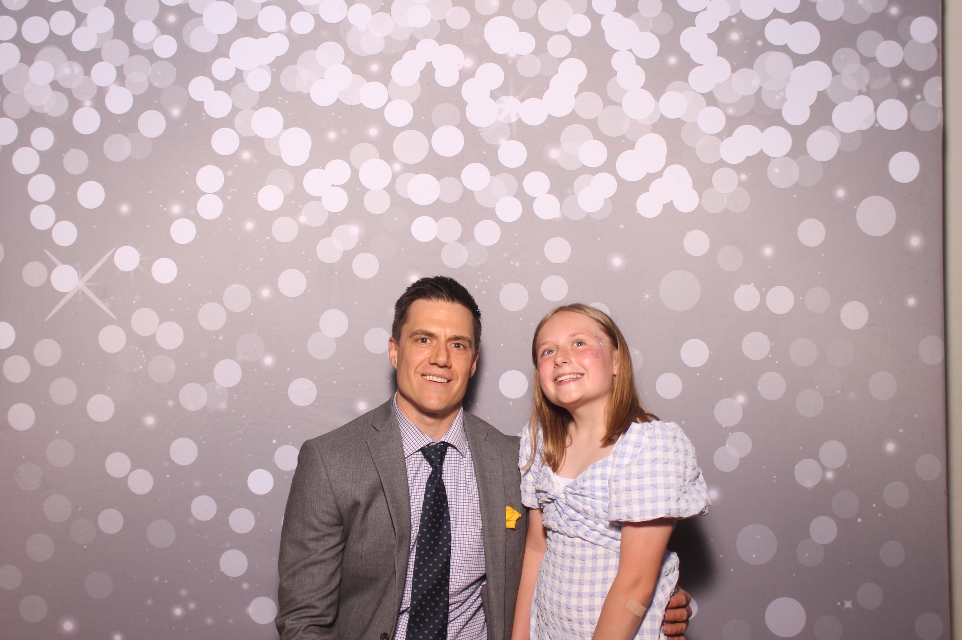 Mariemount Father Daughter Dance | View more photos from the event at gallery.photoboothcincy.com/u/PhotoBoothCincy/Mariemount-Father-Daughter-Dance-1