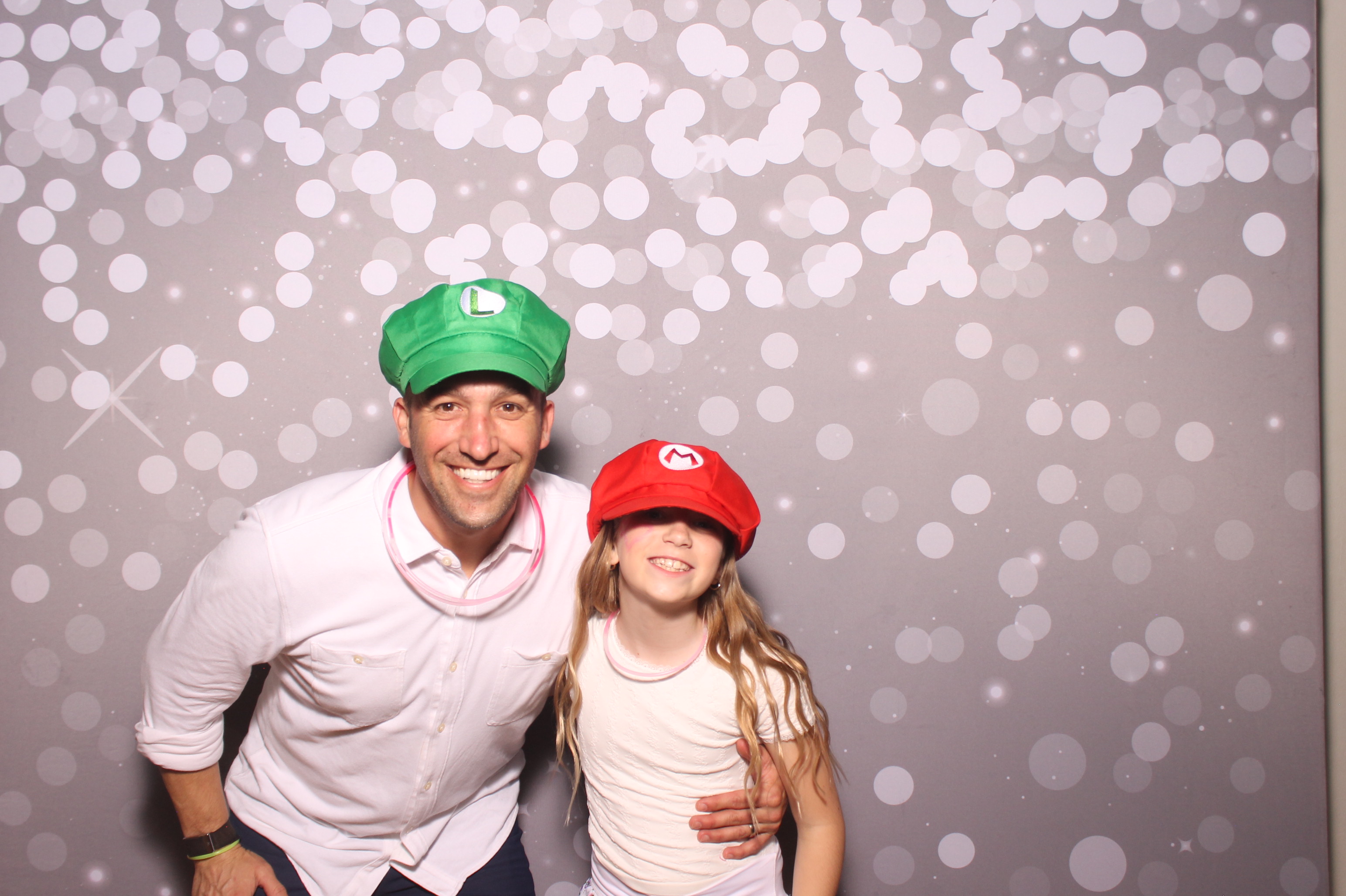 Mariemount Father Daughter Dance | View more photos from the event at gallery.photoboothcincy.com/u/PhotoBoothCincy/Mariemount-Father-Daughter-Dance-1
