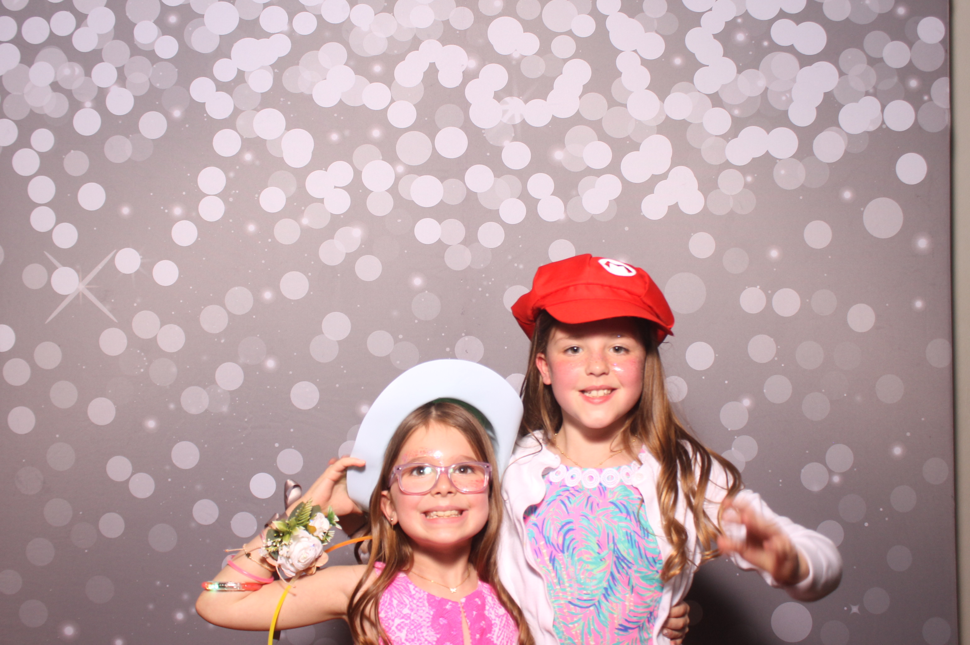 Mariemount Father Daughter Dance | View more photos from the event at gallery.photoboothcincy.com/u/PhotoBoothCincy/Mariemount-Father-Daughter-Dance-1