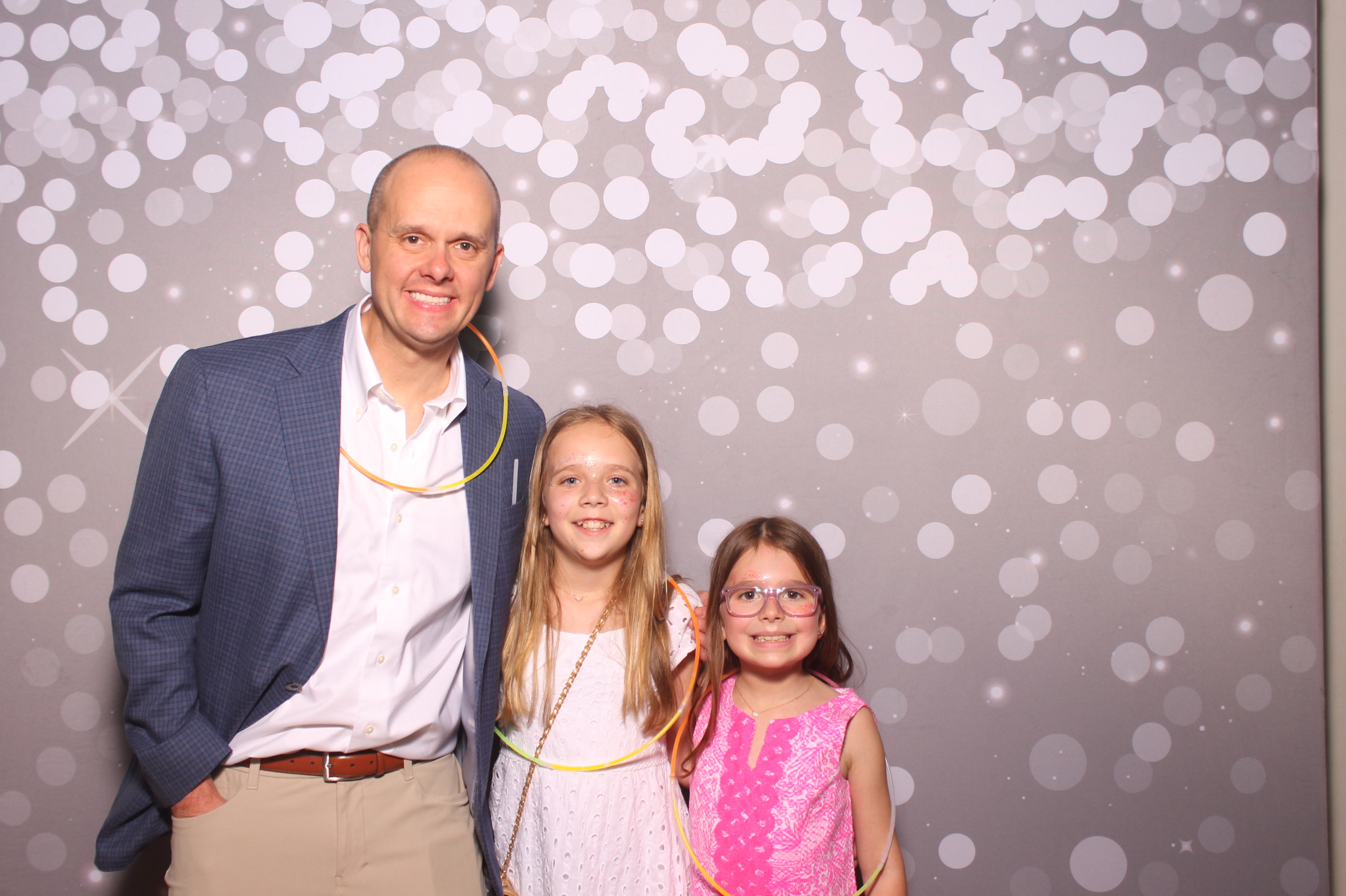 Mariemount Father Daughter Dance | View more photos from the event at gallery.photoboothcincy.com/u/PhotoBoothCincy/Mariemount-Father-Daughter-Dance-1