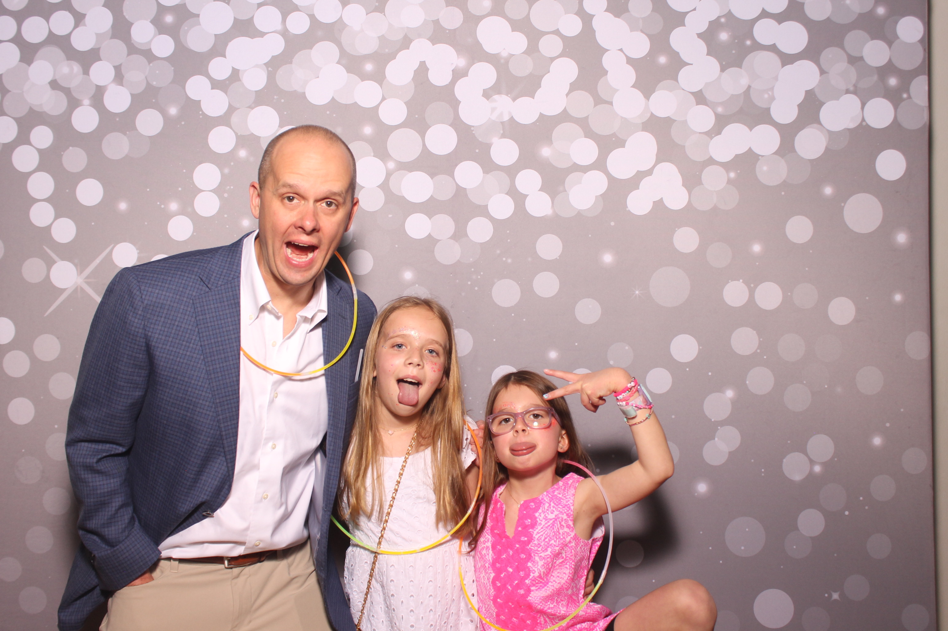Mariemount Father Daughter Dance | View more photos from the event at gallery.photoboothcincy.com/u/PhotoBoothCincy/Mariemount-Father-Daughter-Dance-1