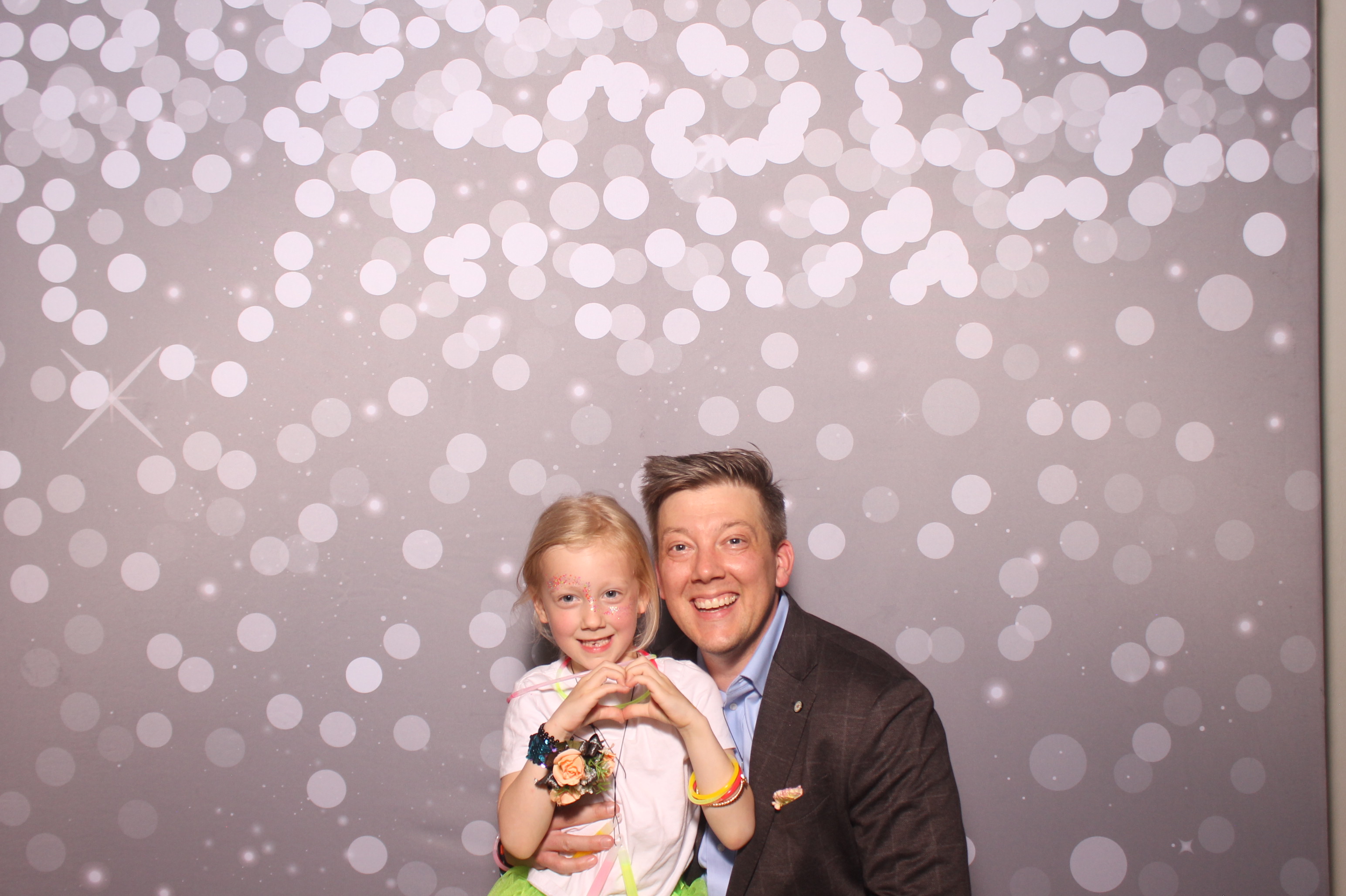 Mariemount Father Daughter Dance | View more photos from the event at gallery.photoboothcincy.com/u/PhotoBoothCincy/Mariemount-Father-Daughter-Dance-1