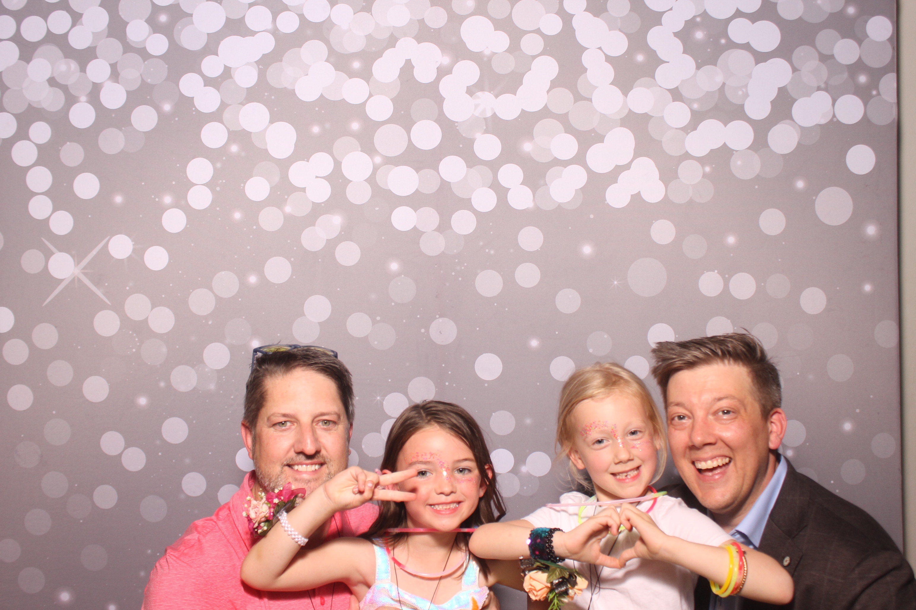 Mariemount Father Daughter Dance | View more photos from the event at gallery.photoboothcincy.com/u/PhotoBoothCincy/Mariemount-Father-Daughter-Dance-1