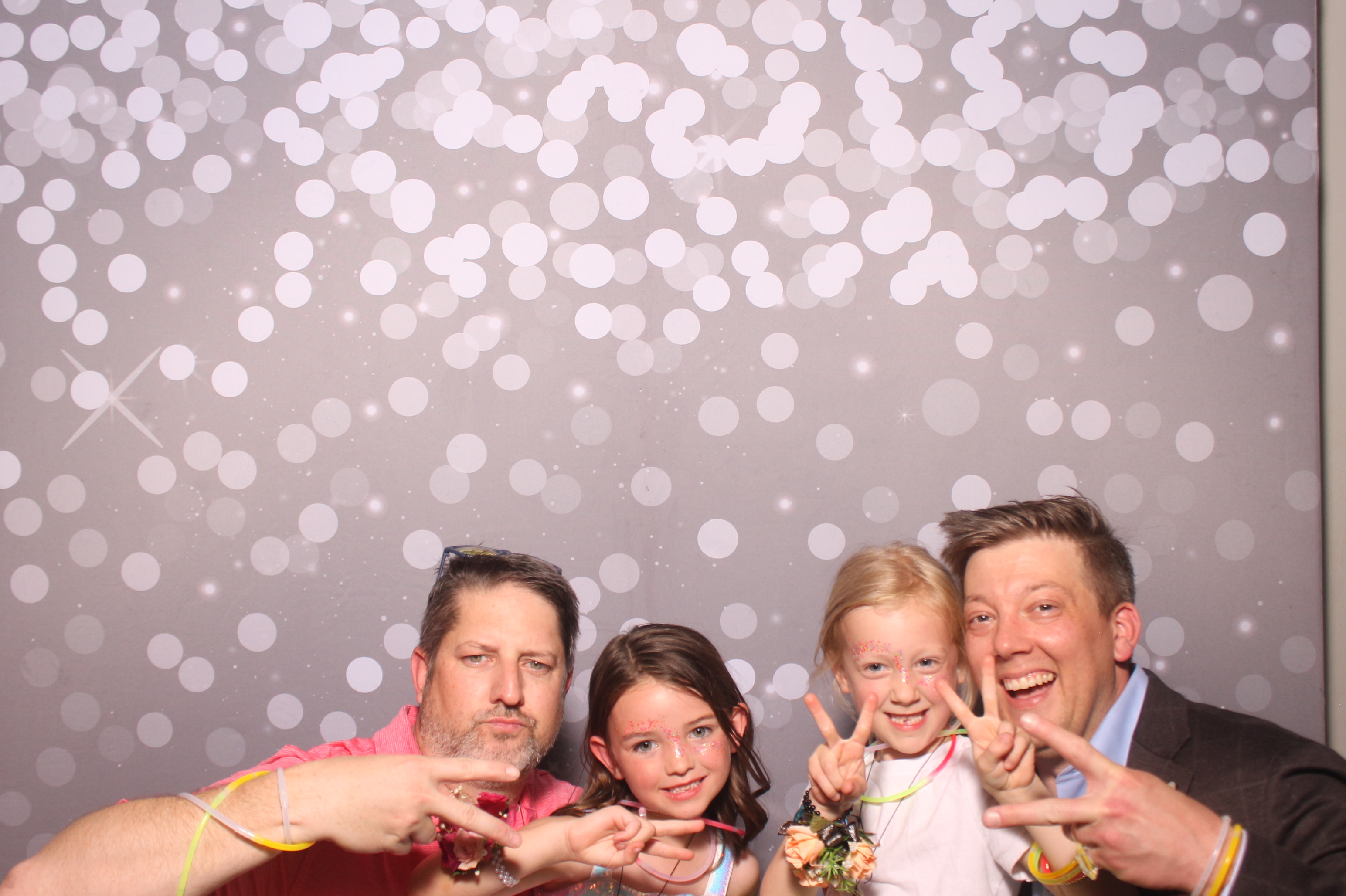 Mariemount Father Daughter Dance | View more photos from the event at gallery.photoboothcincy.com/u/PhotoBoothCincy/Mariemount-Father-Daughter-Dance-1