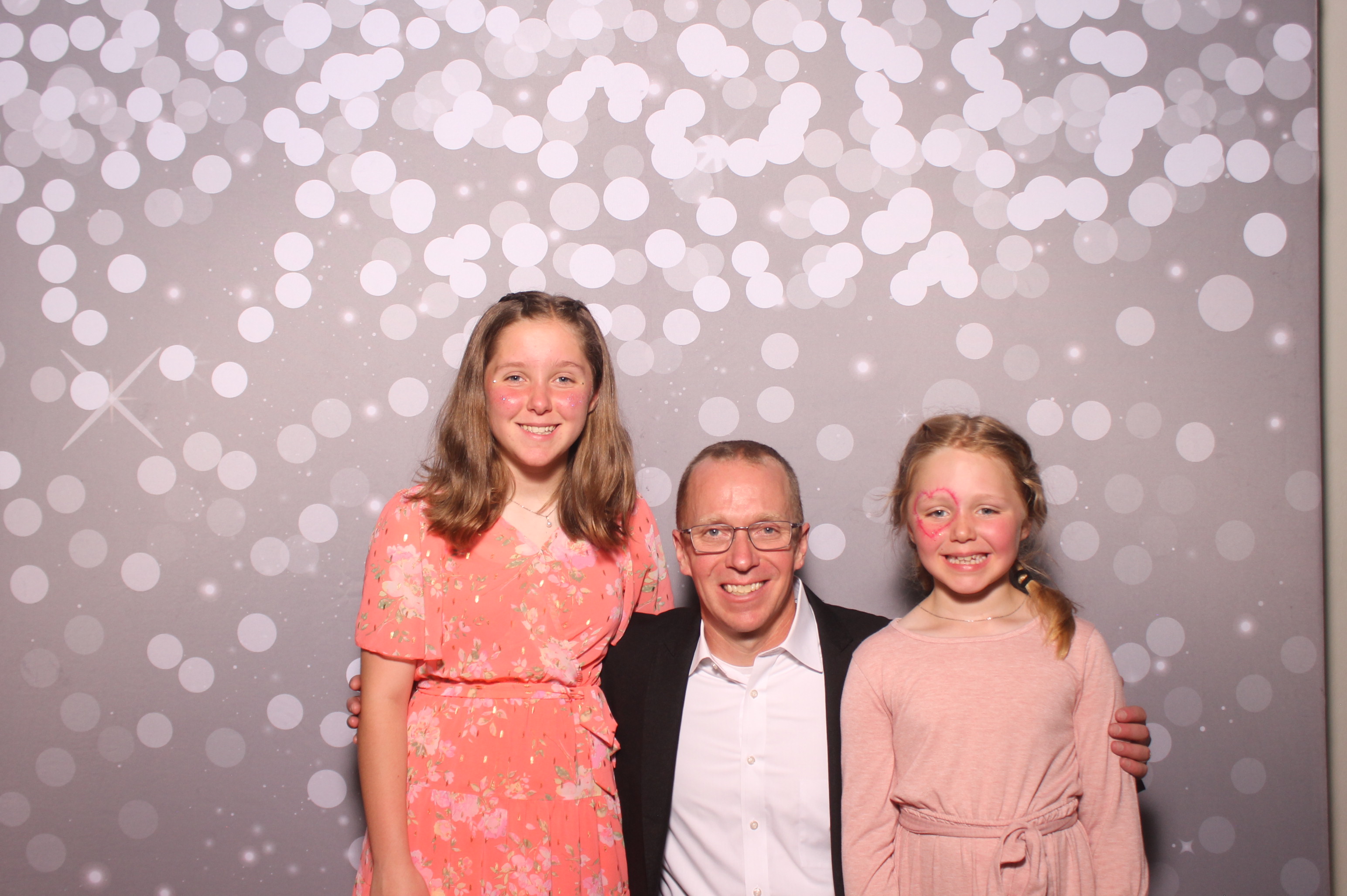 Mariemount Father Daughter Dance | View more photos from the event at gallery.photoboothcincy.com/u/PhotoBoothCincy/Mariemount-Father-Daughter-Dance-1